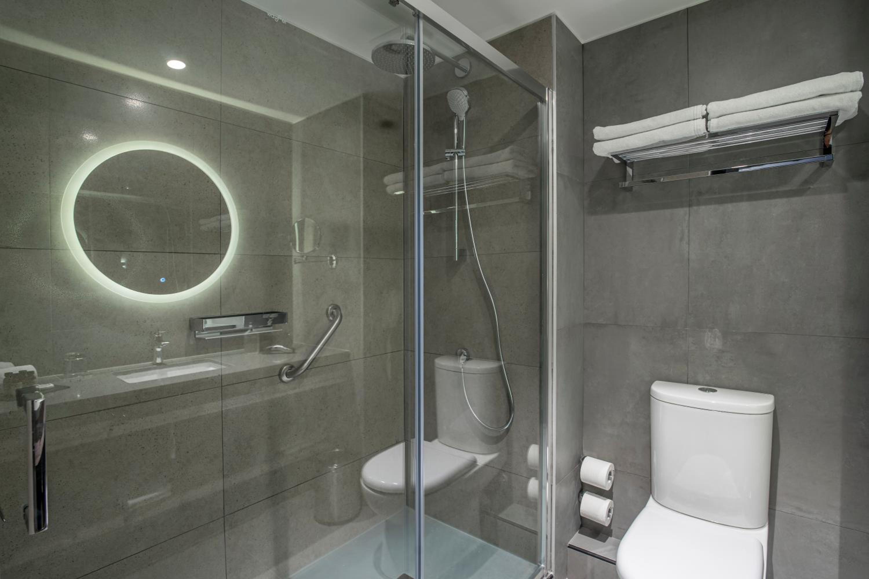 Superior King Room - Photo 7