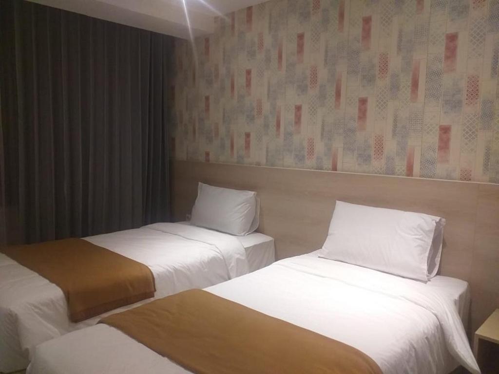 Standard Double or Twin Room - Photo 6