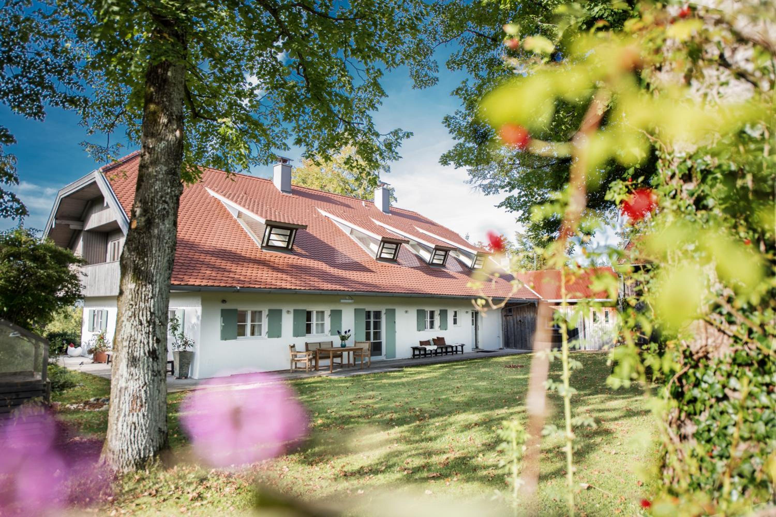 Five-Bedroom House photo 2