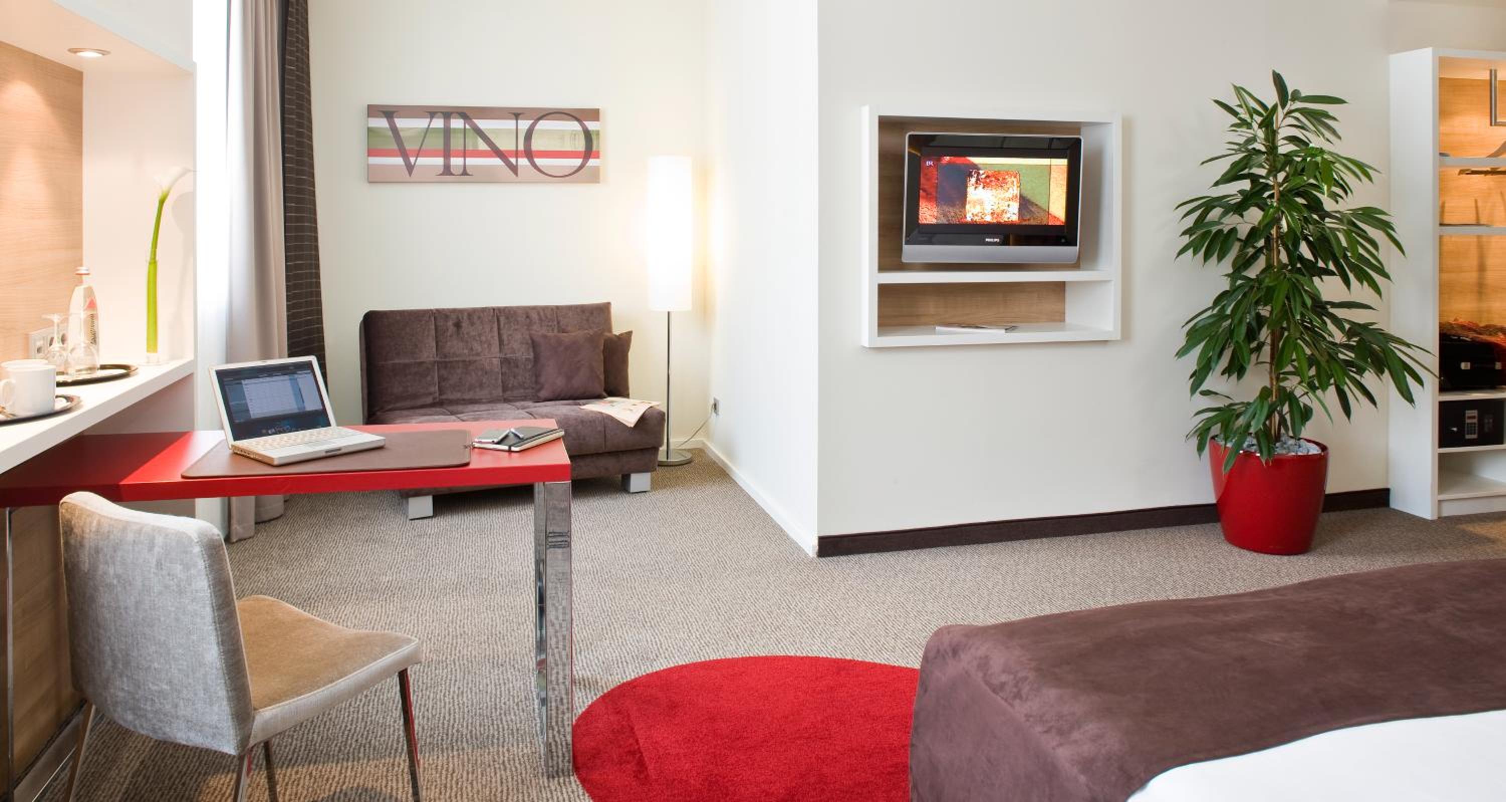 Privilege King Room with Sofa Bed - Photo 7