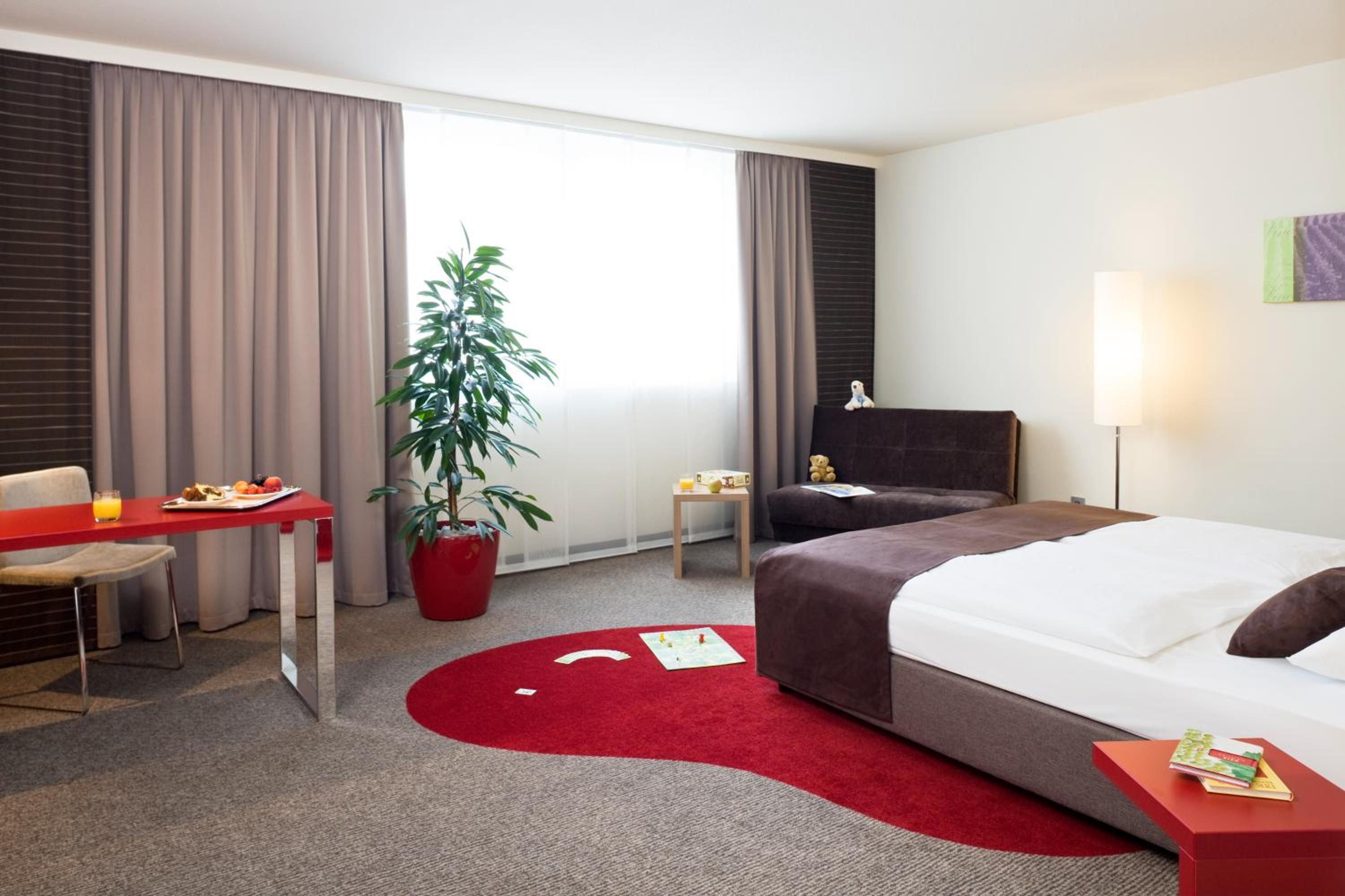 Privilege King Room with Sofa Bed - Photo 2
