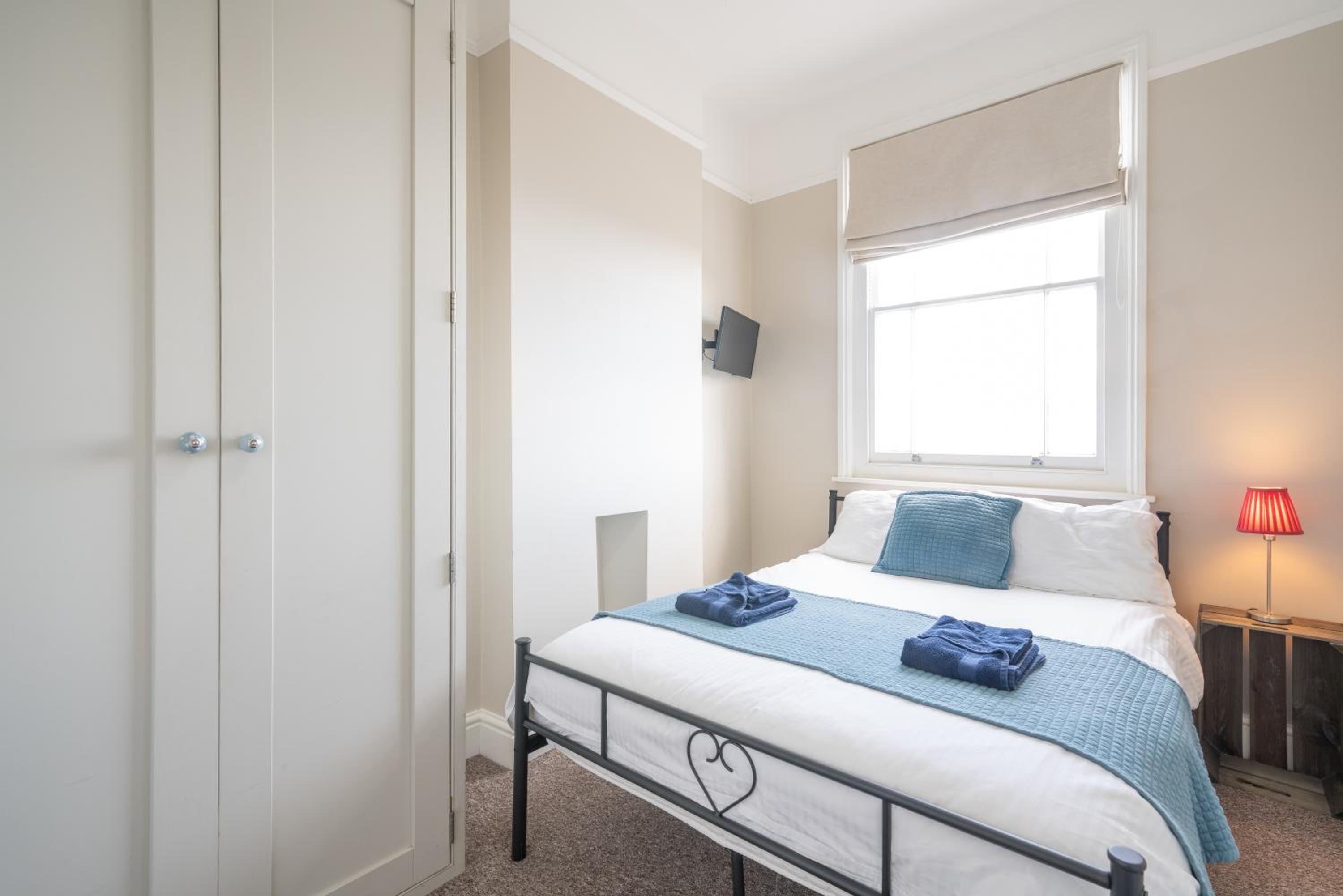 Double Room with Sea View - Photo 3