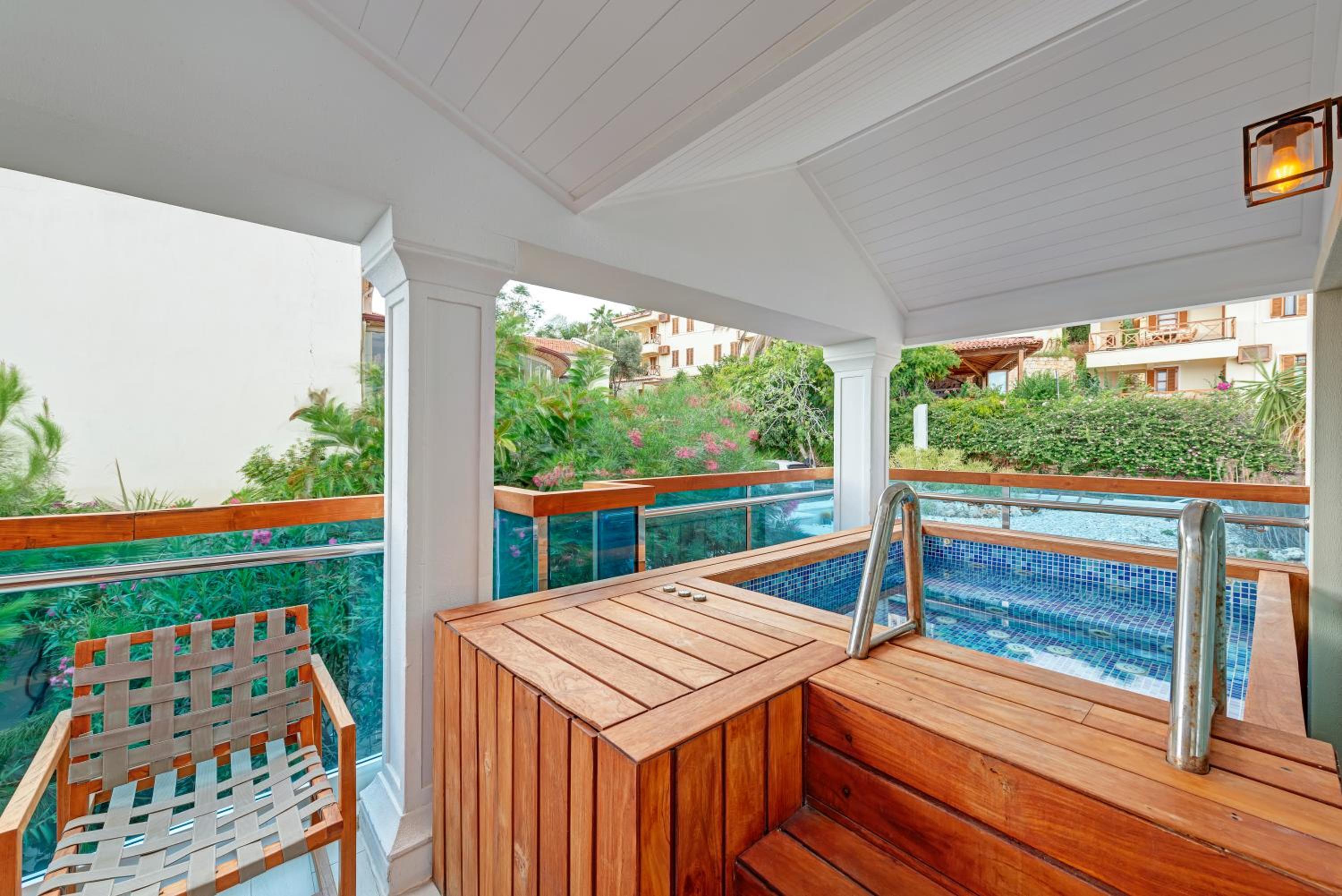 Deluxe Double Room with Side Sea View photo 3
