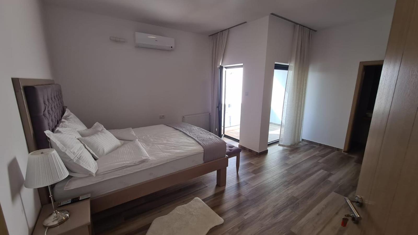 Deluxe Double Room with Balcony - Photo 1