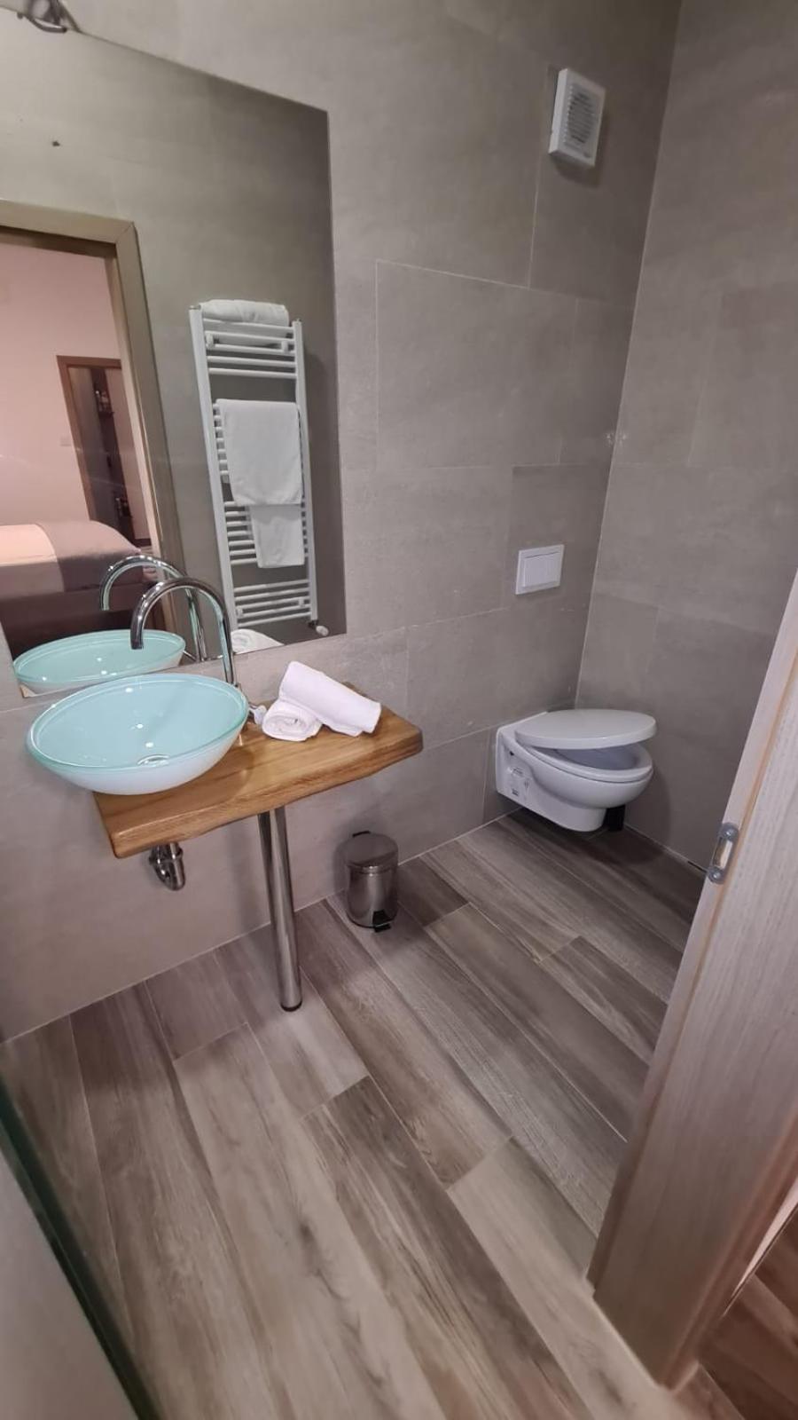 Double Room - Photo 4