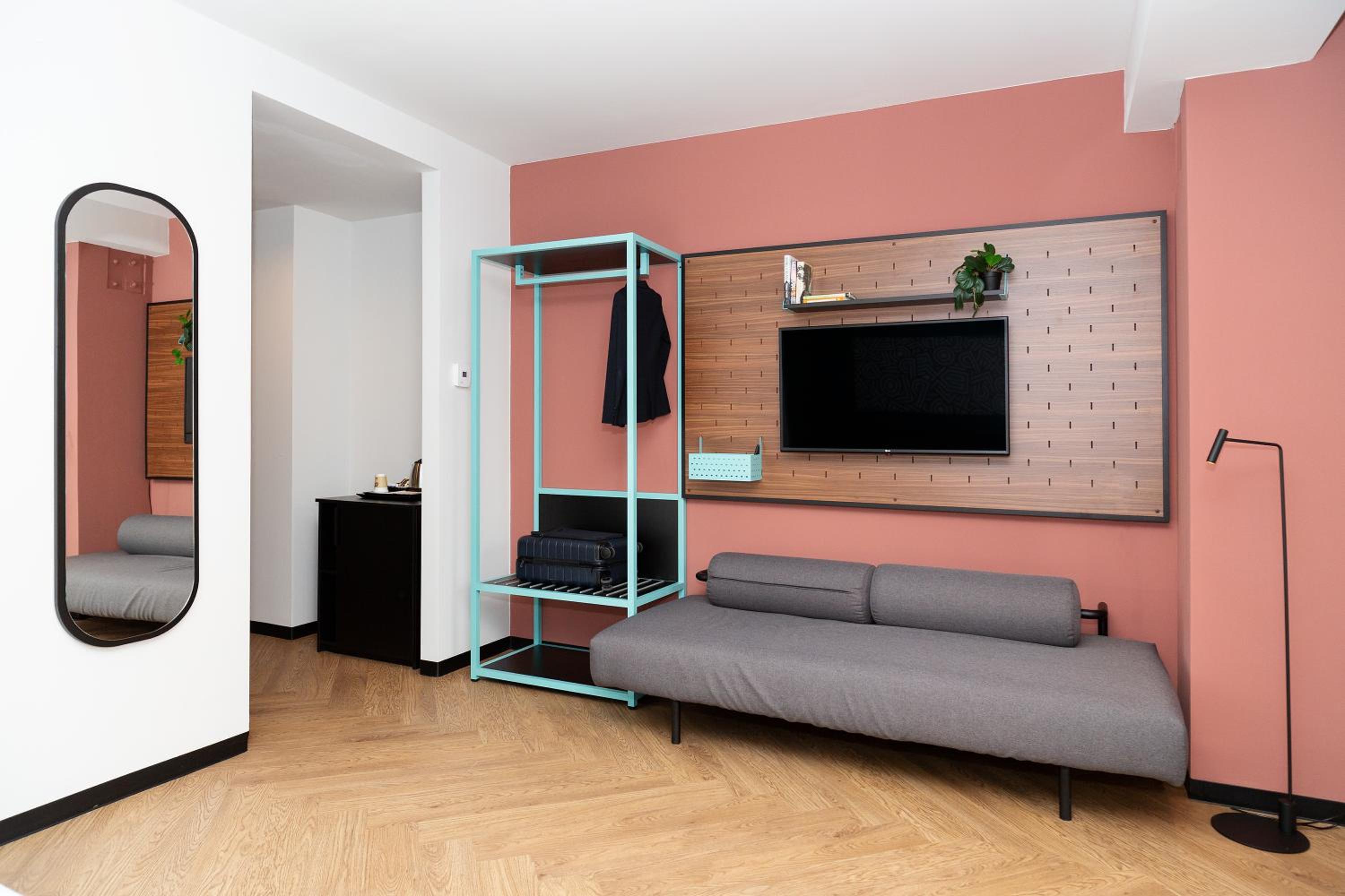 Deluxe Double Room with Extra Bed - Photo 4