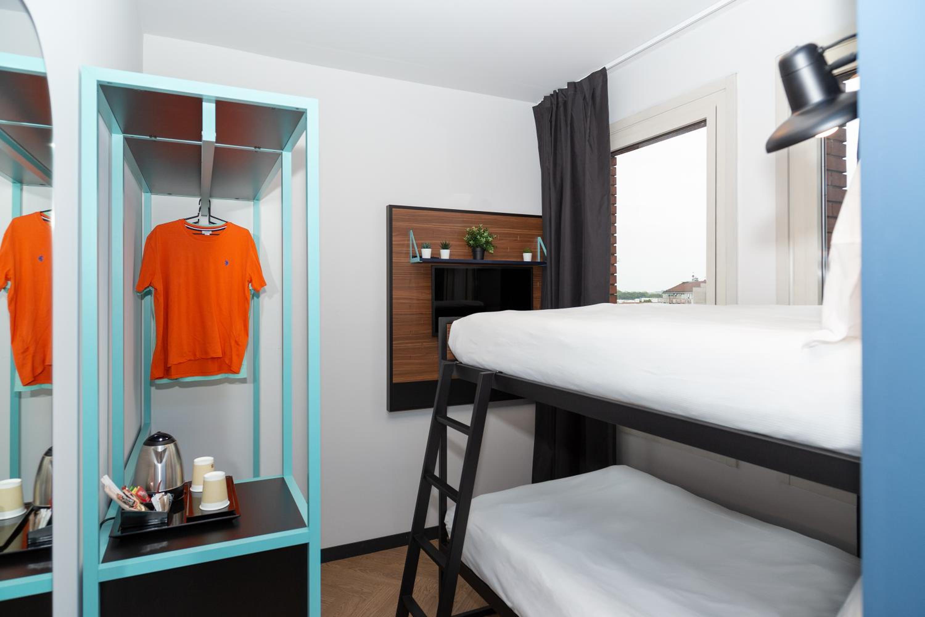 Economy Twin Room With Bunk Beds