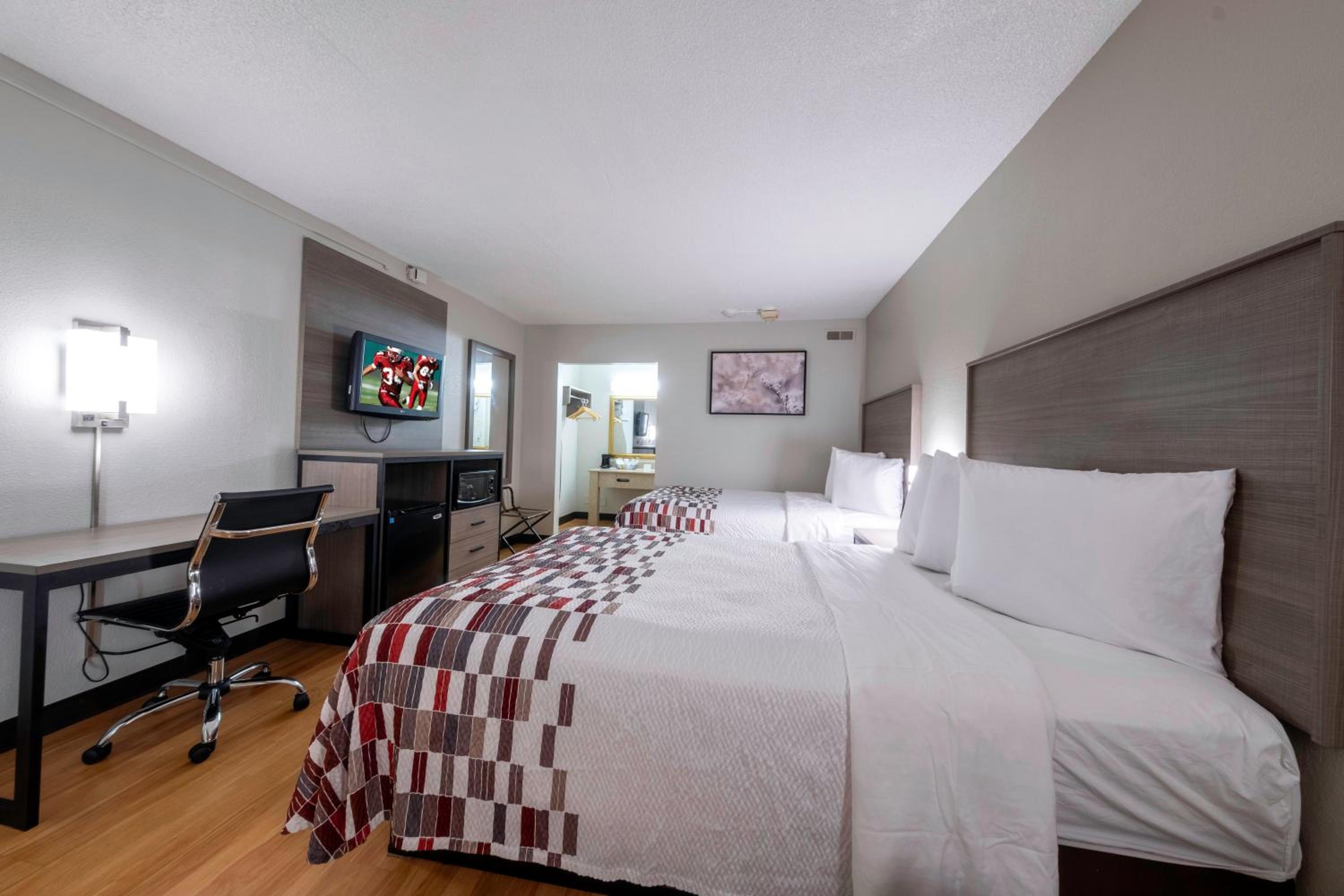 Deluxe Room with Two Double Beds Smoke Free - Photo 11