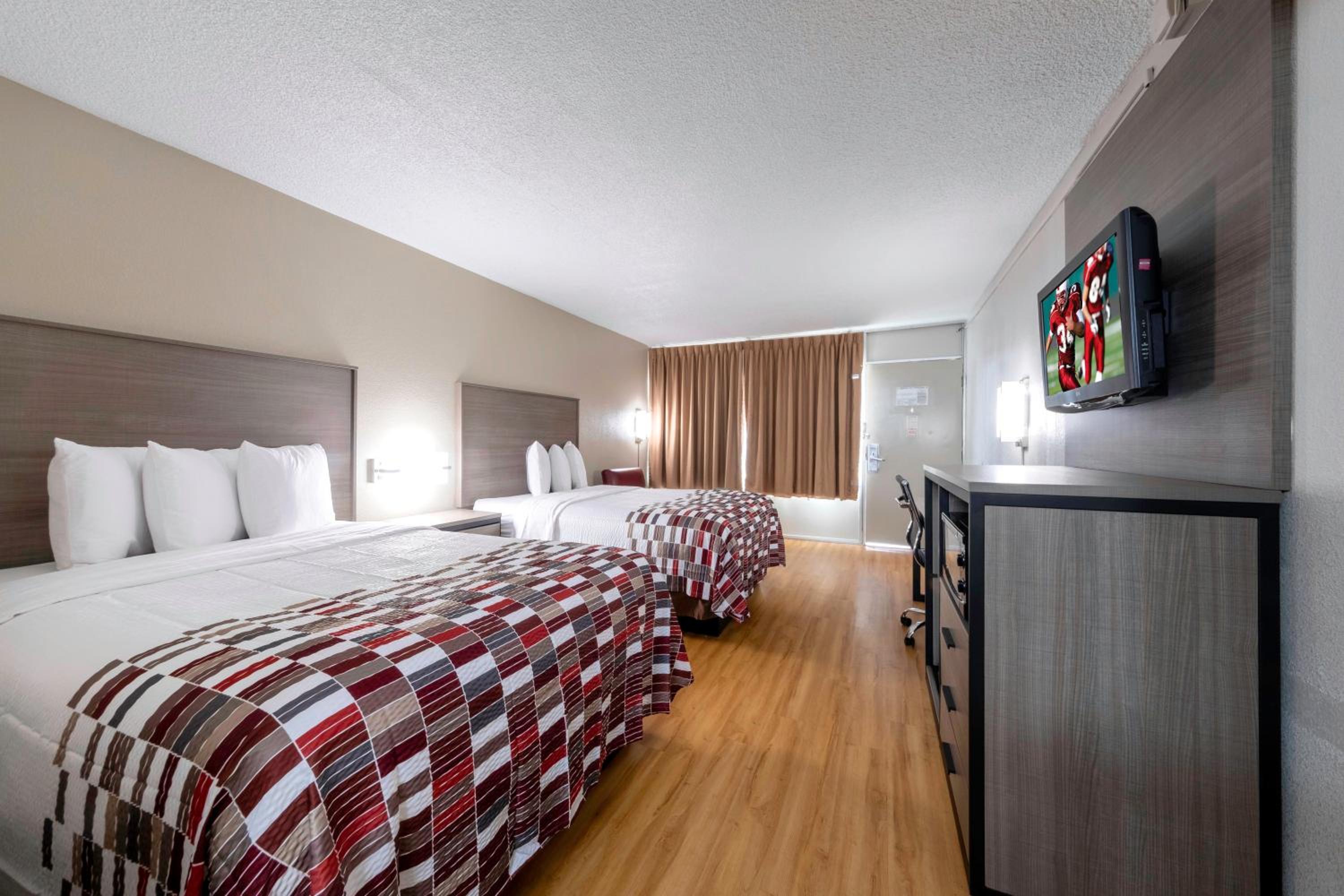 Deluxe Room with Two Double Beds Smoke Free - Photo 1
