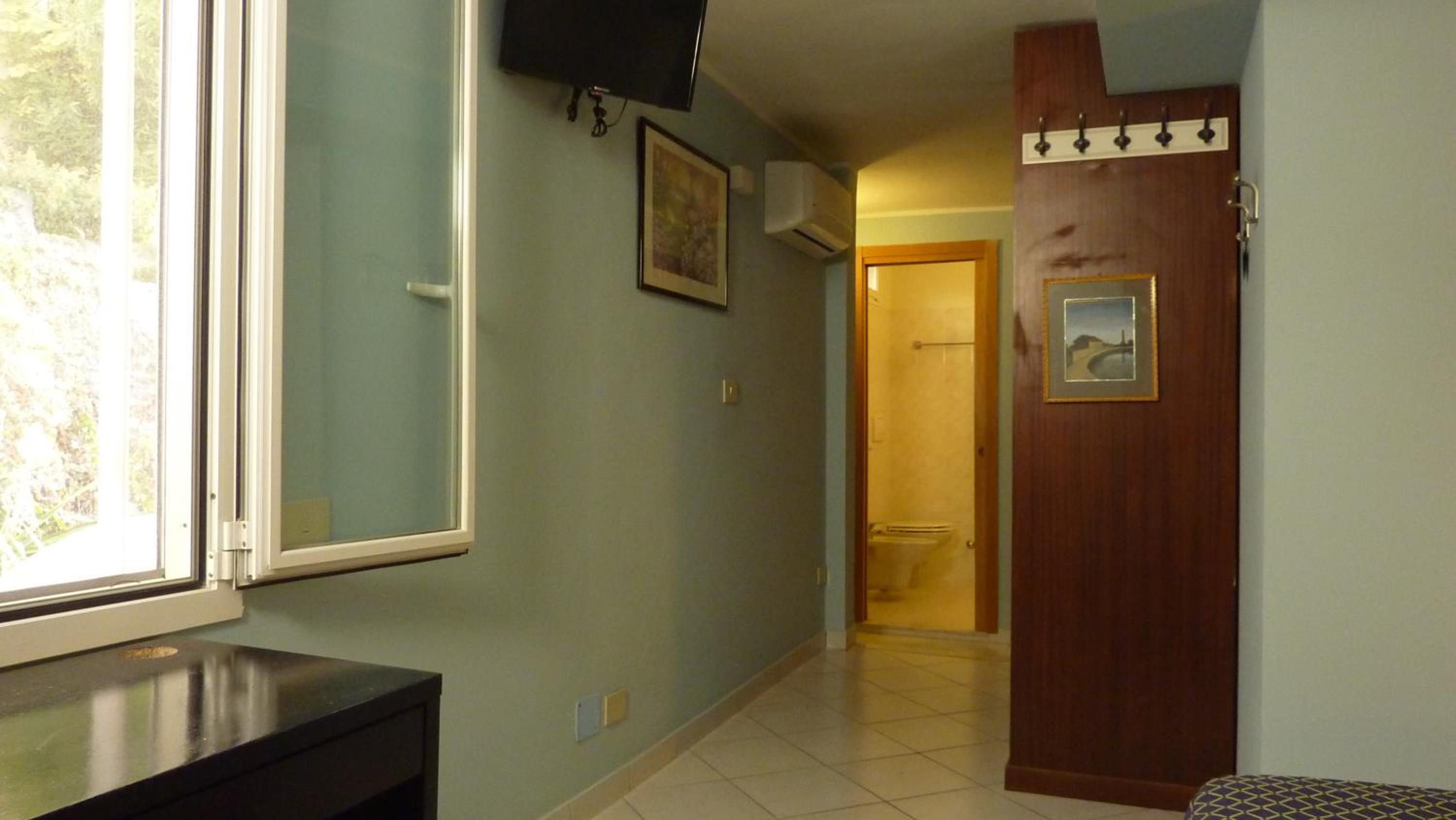 Economy Double Room - Photo 2