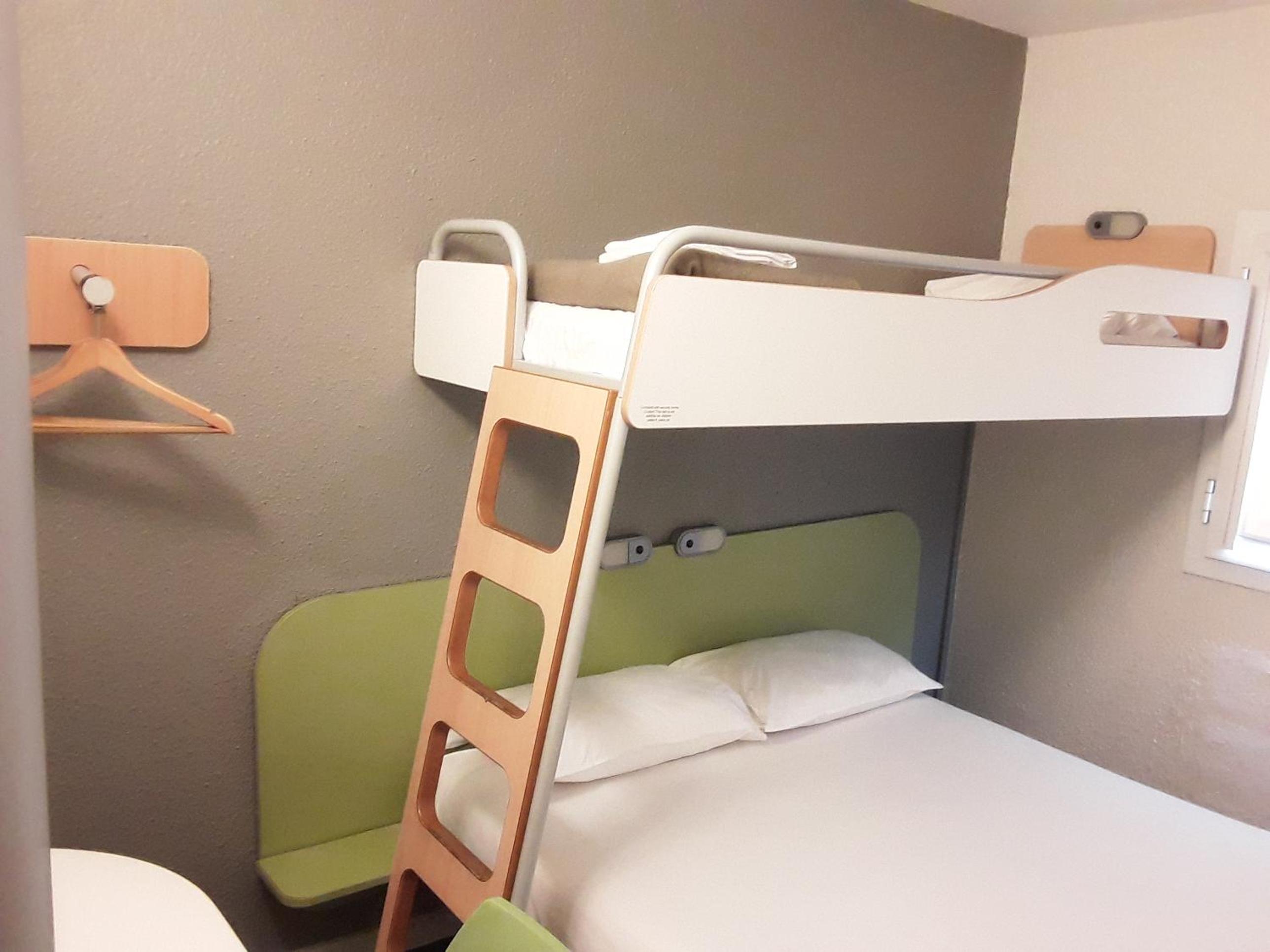 Standard Triple Room (Nonsmoking) photo 1