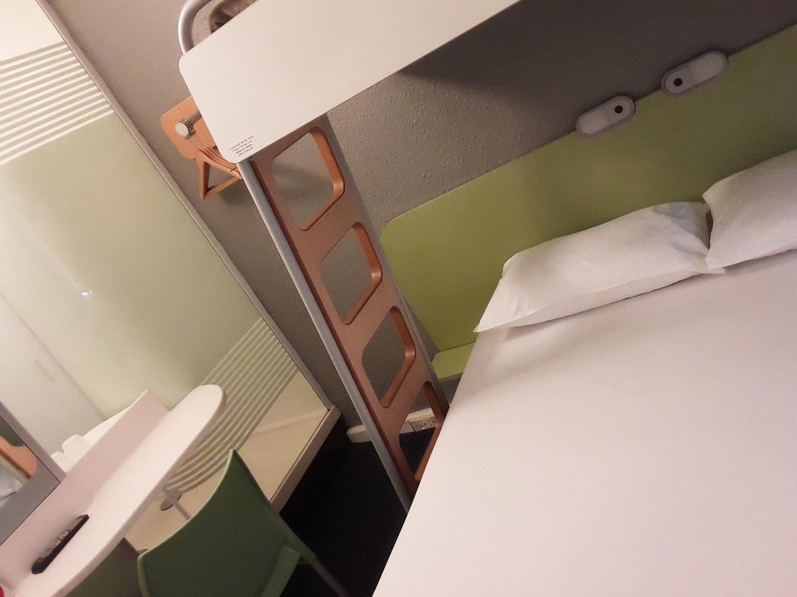 Standard Triple Room (Nonsmoking) photo 3