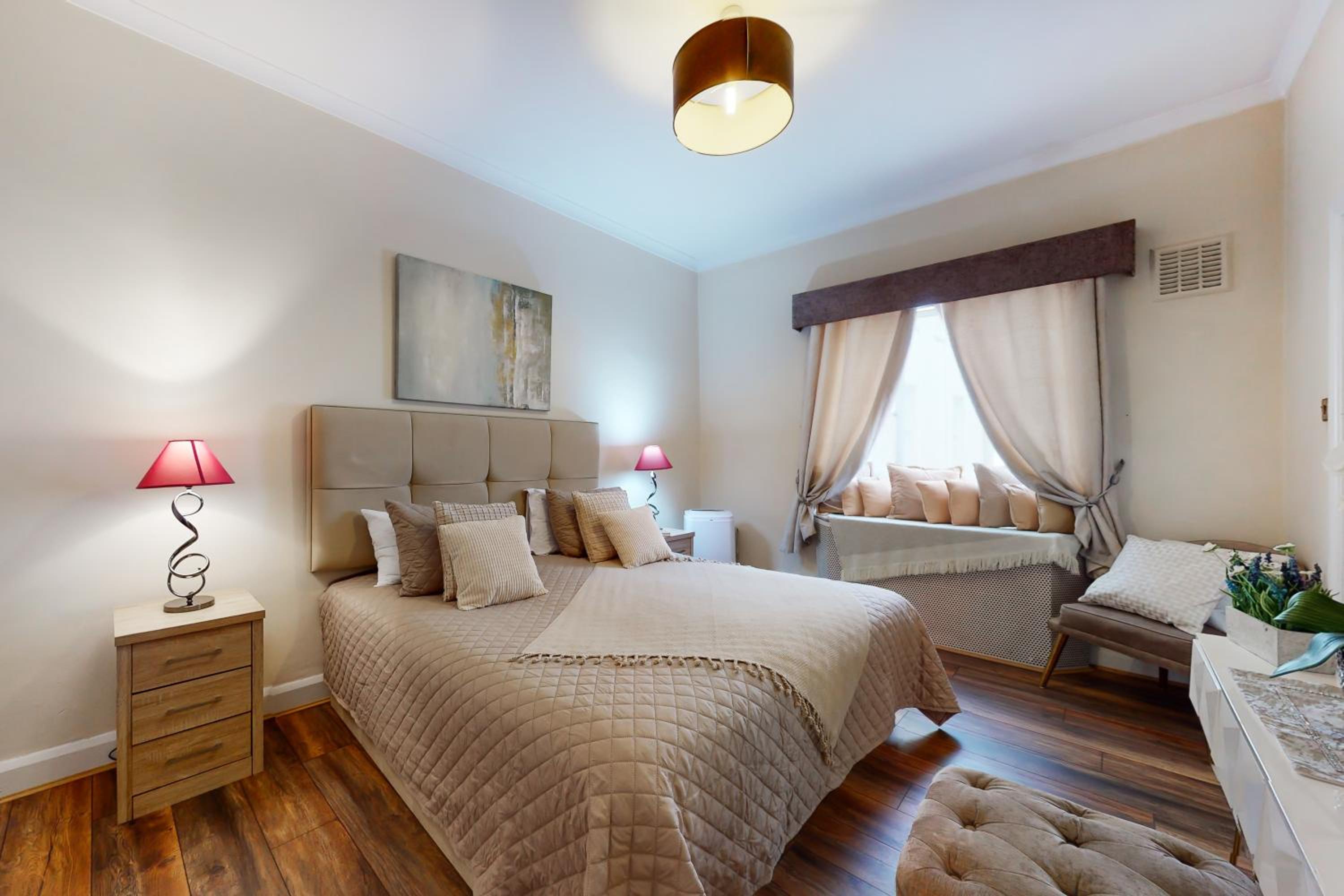  Luxury Two-Bedroom Apartment  photo 2