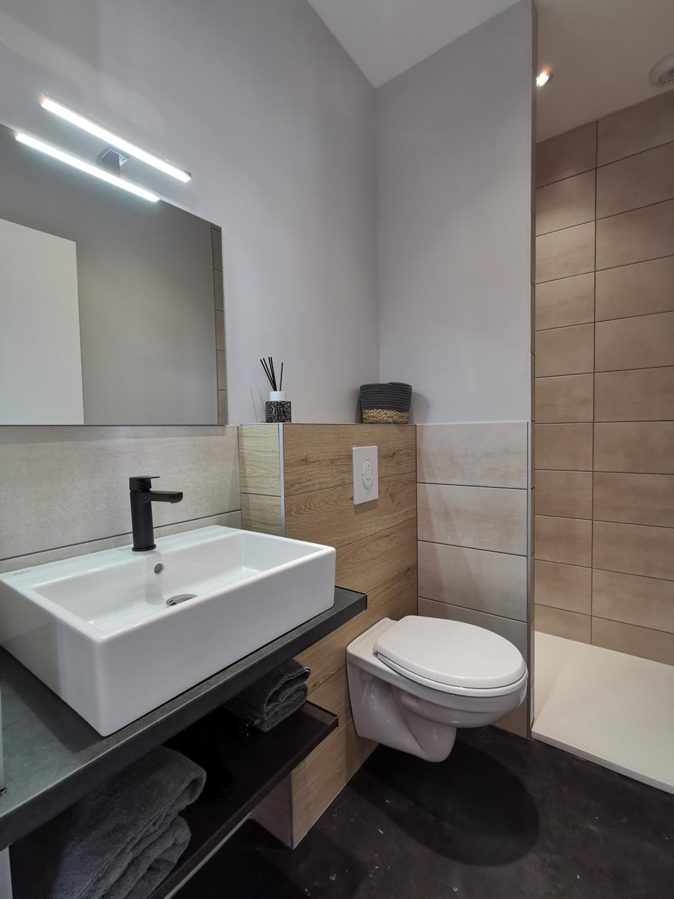Double Room with Private Bathroom - Photo 3