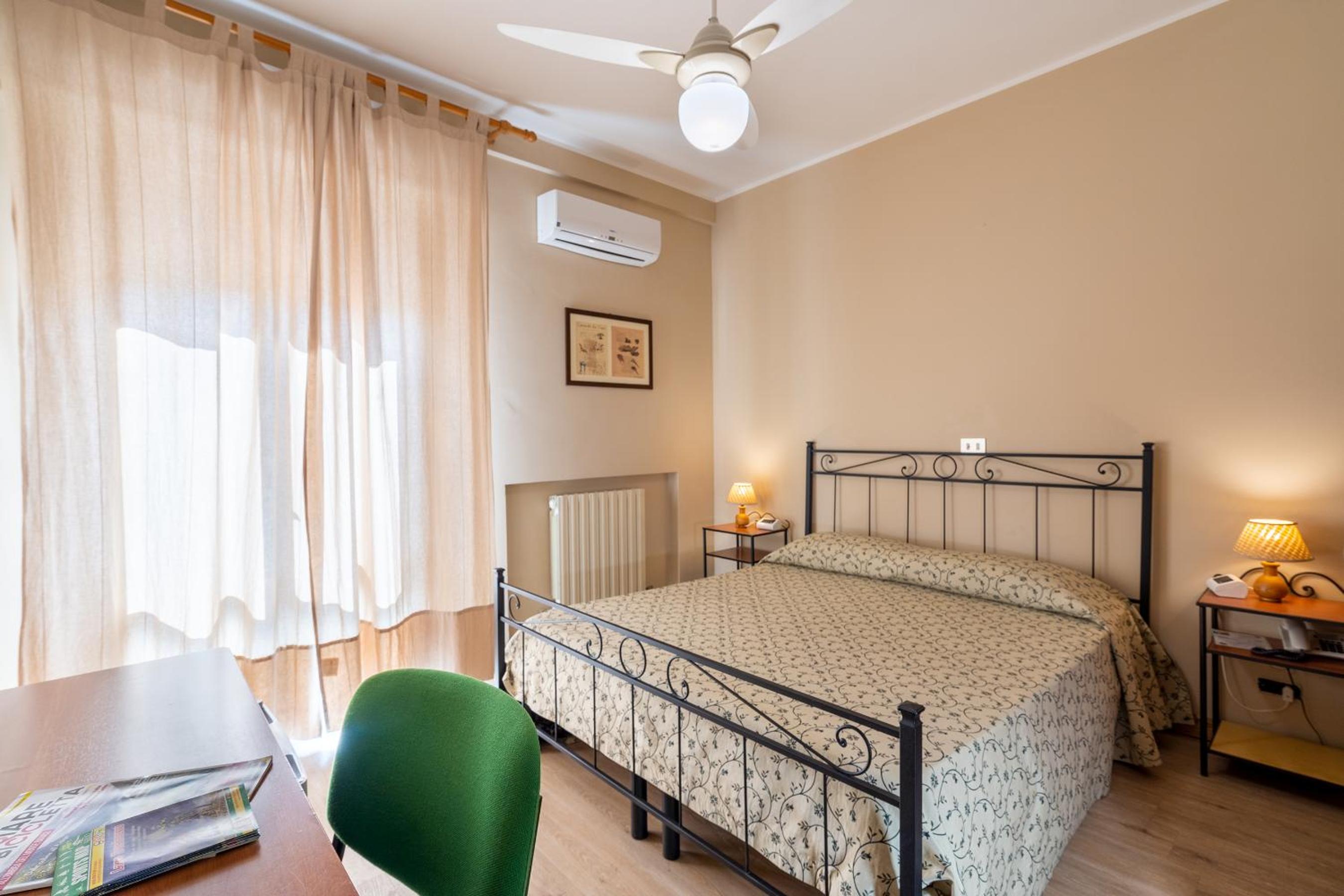 Double Room - Photo 6