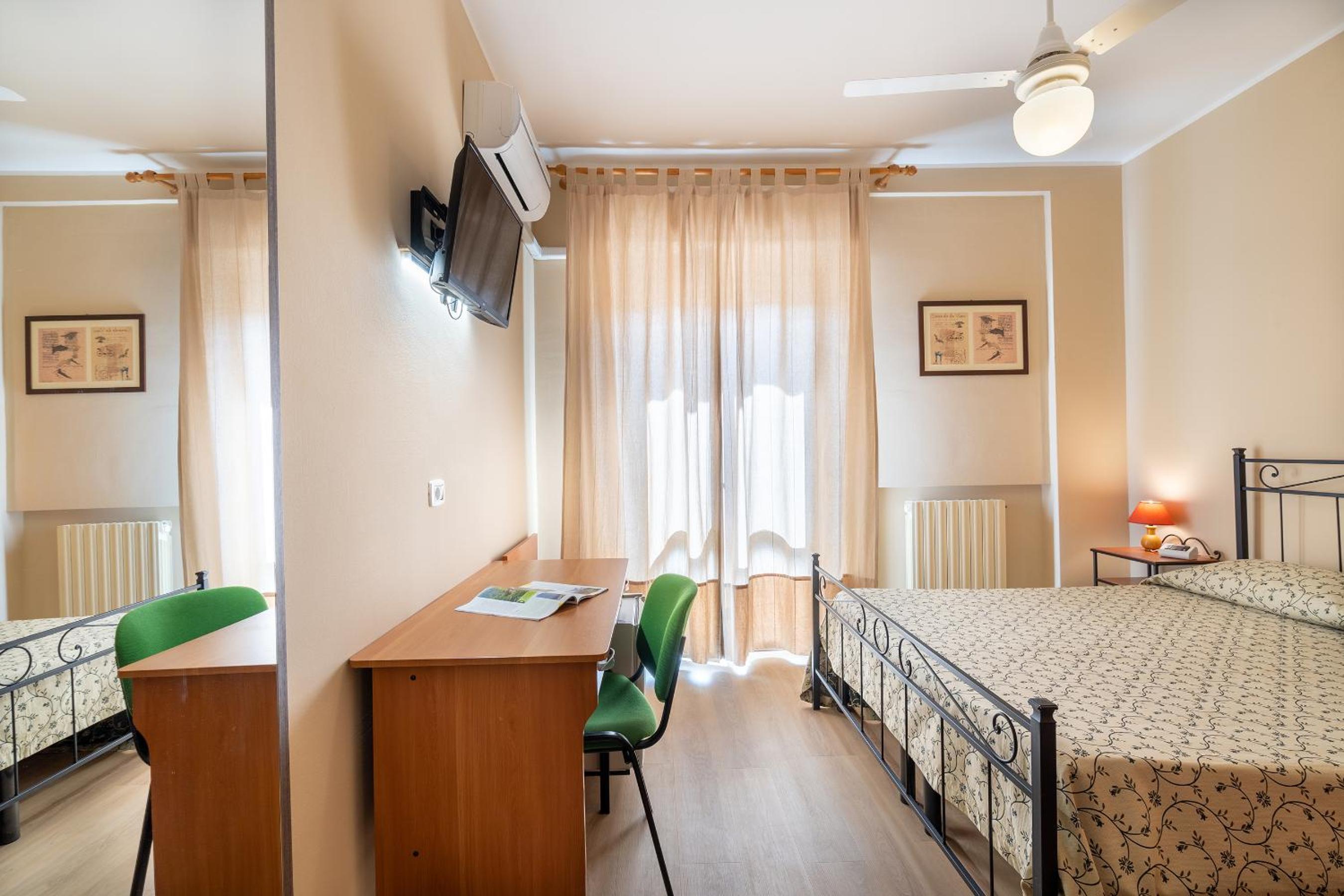 Double Room - Photo 3