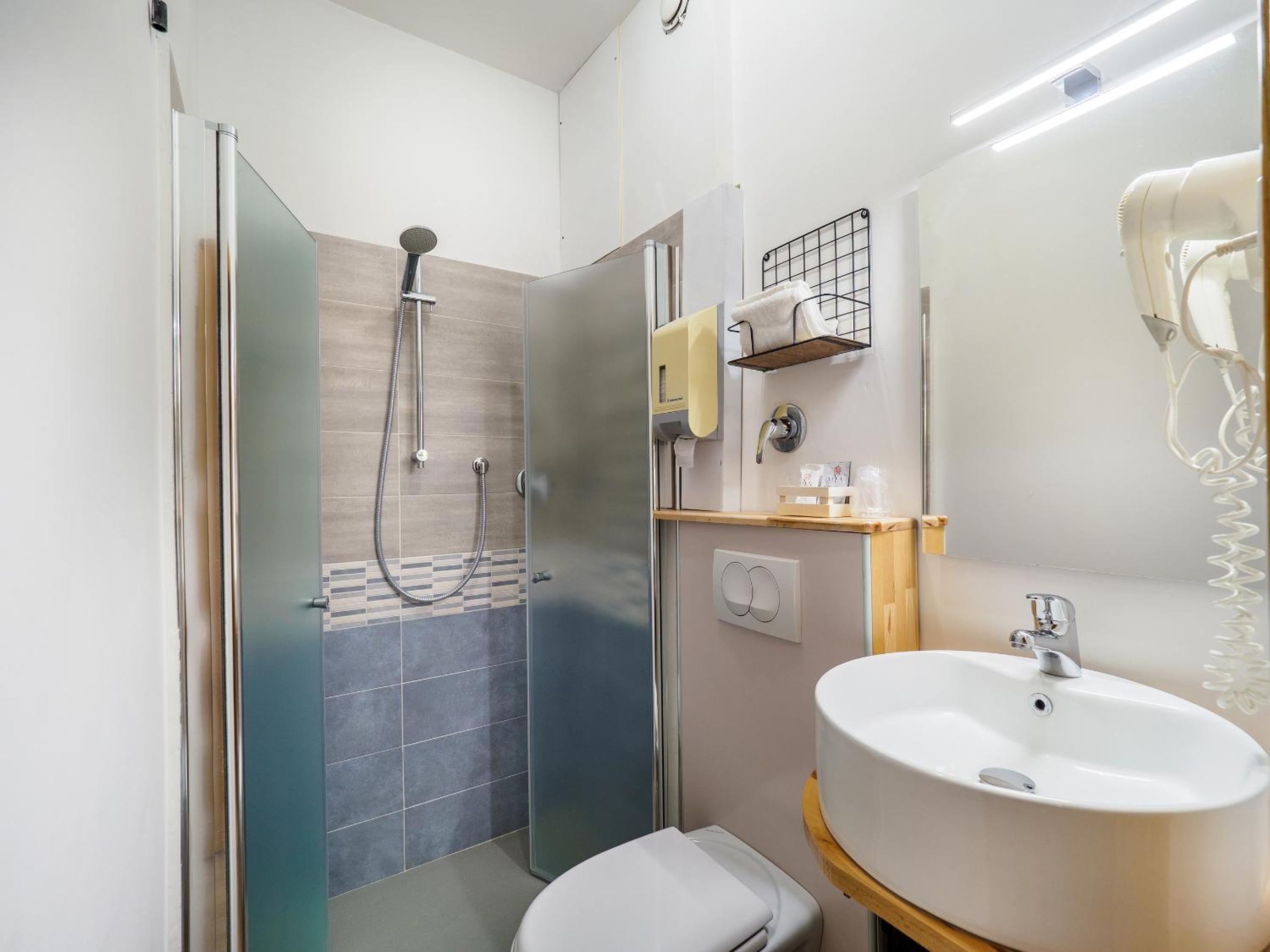 Double Room - Photo 5