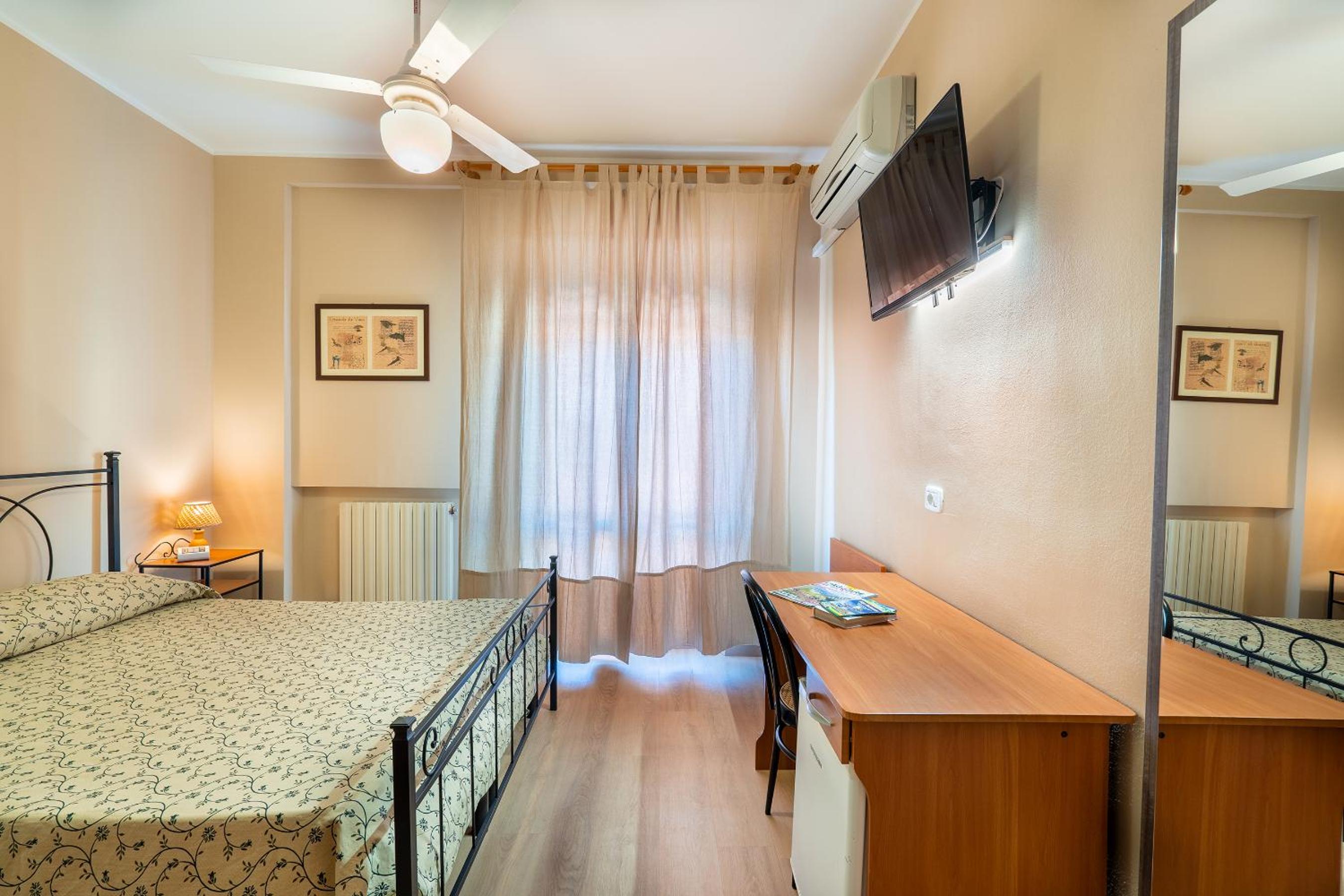 Double Room - Photo 9