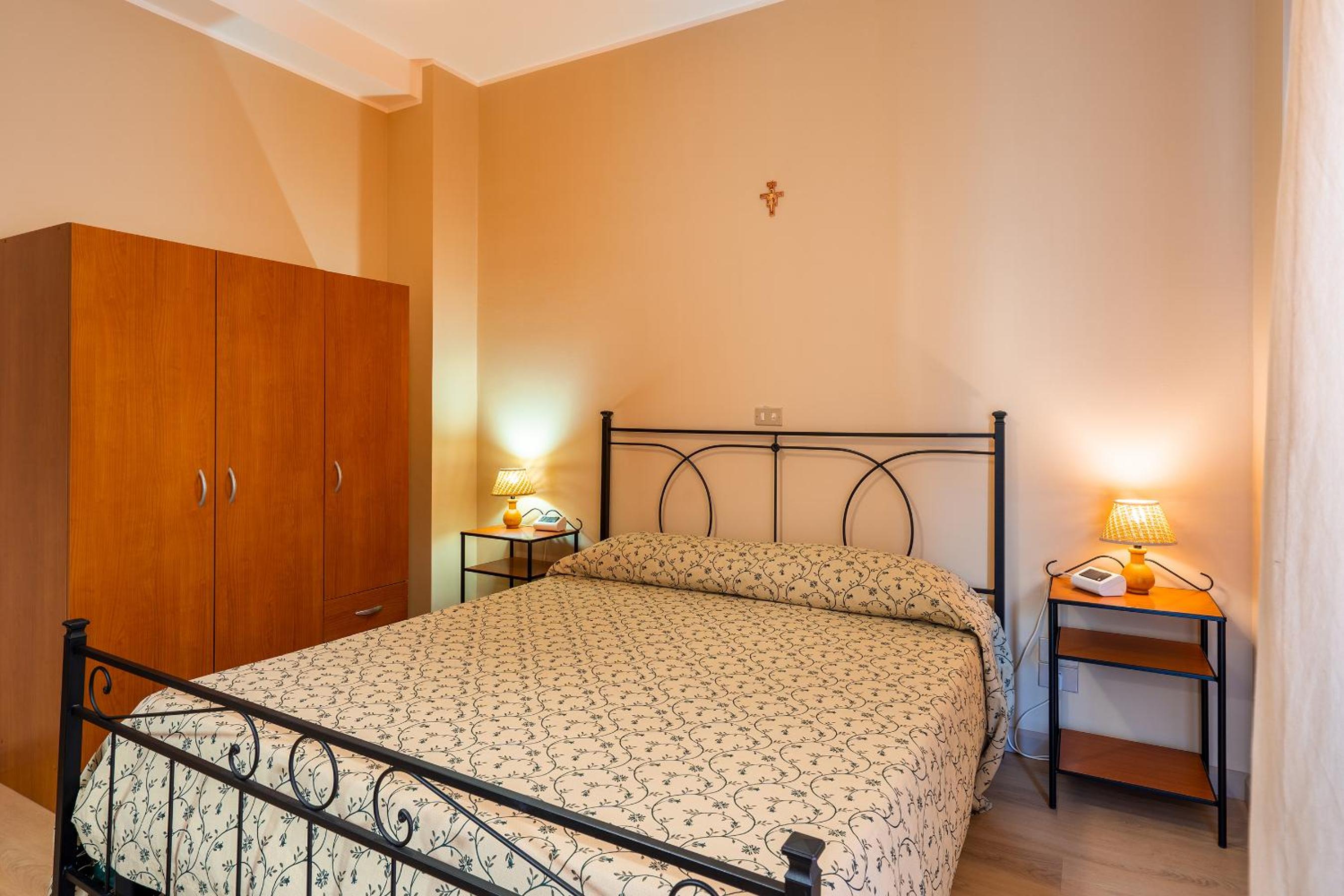 Double Room - Photo 2