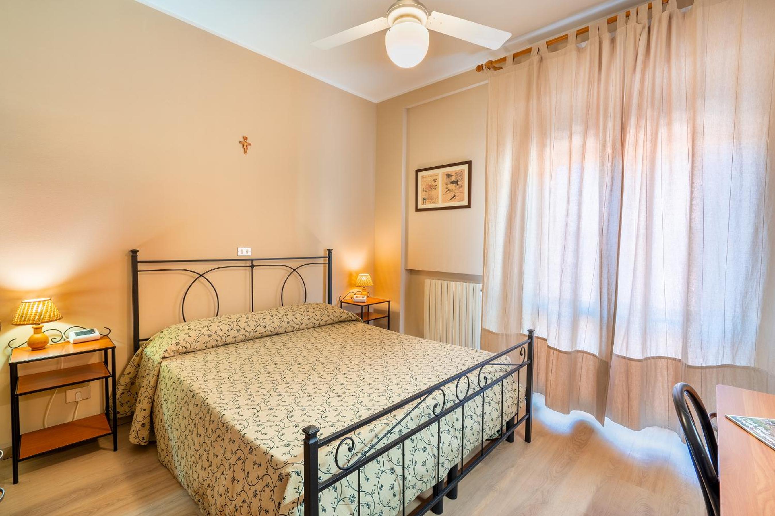 Double Room - Photo 10