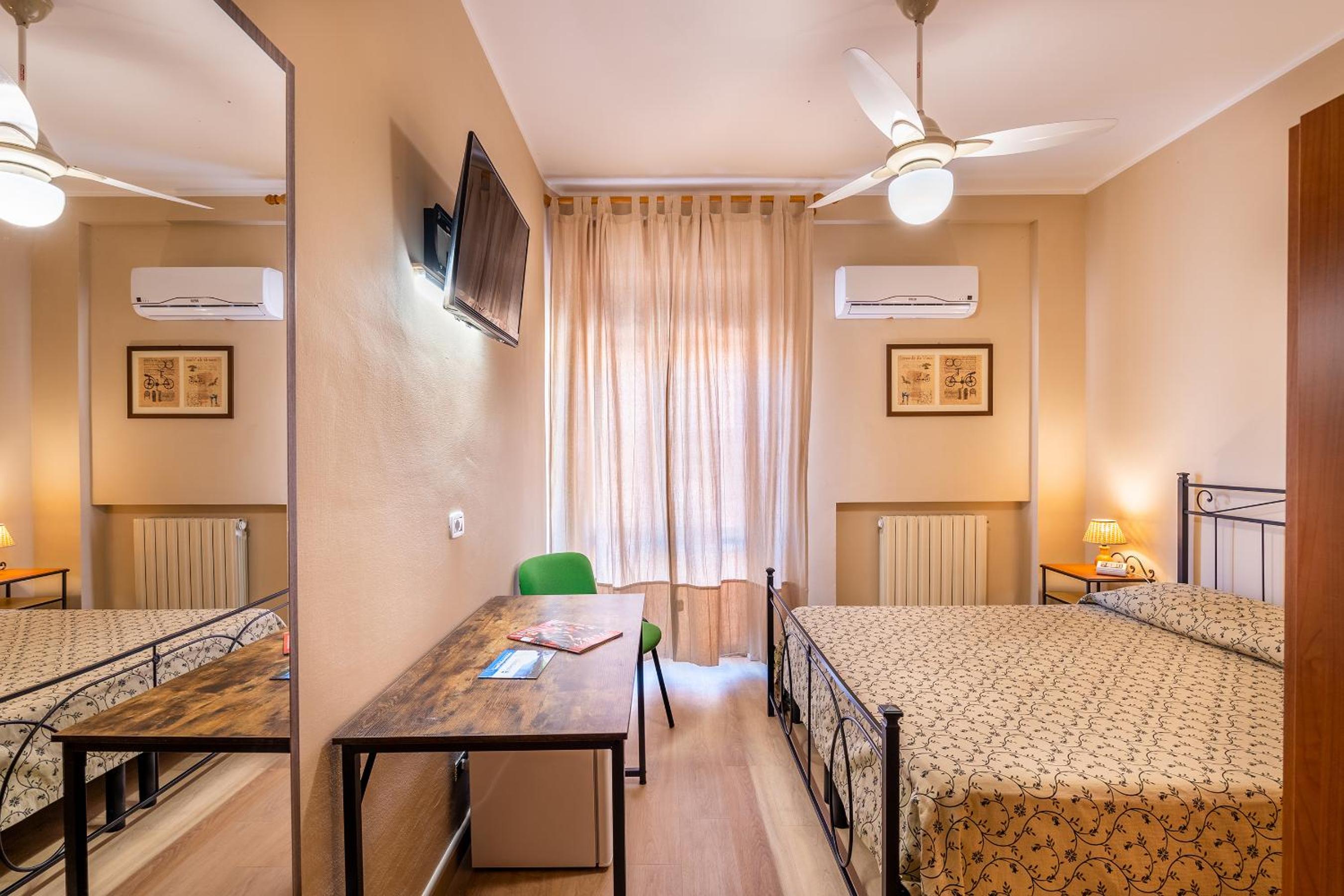 Double Room - Photo 11