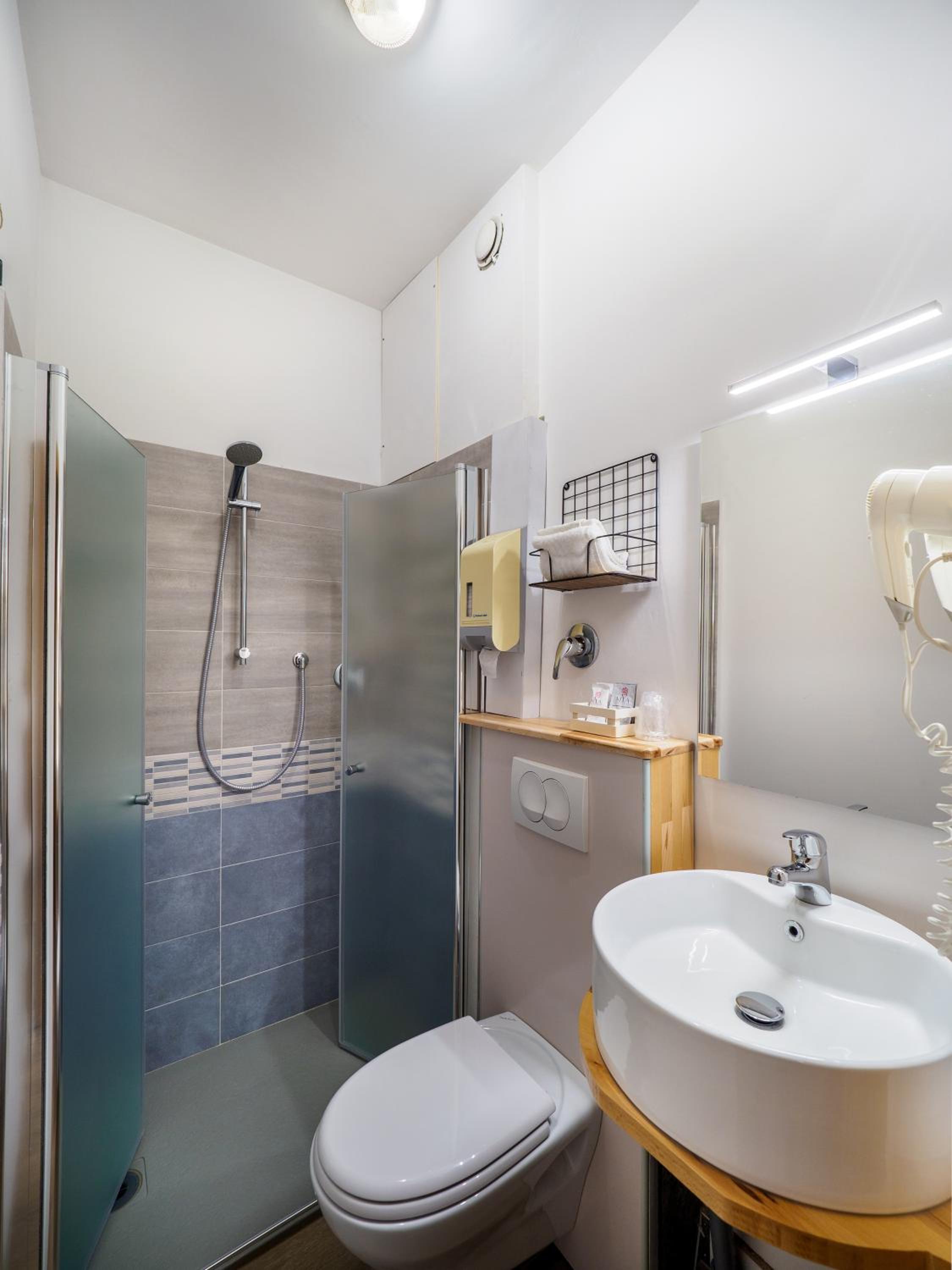 Double Room - Photo 4
