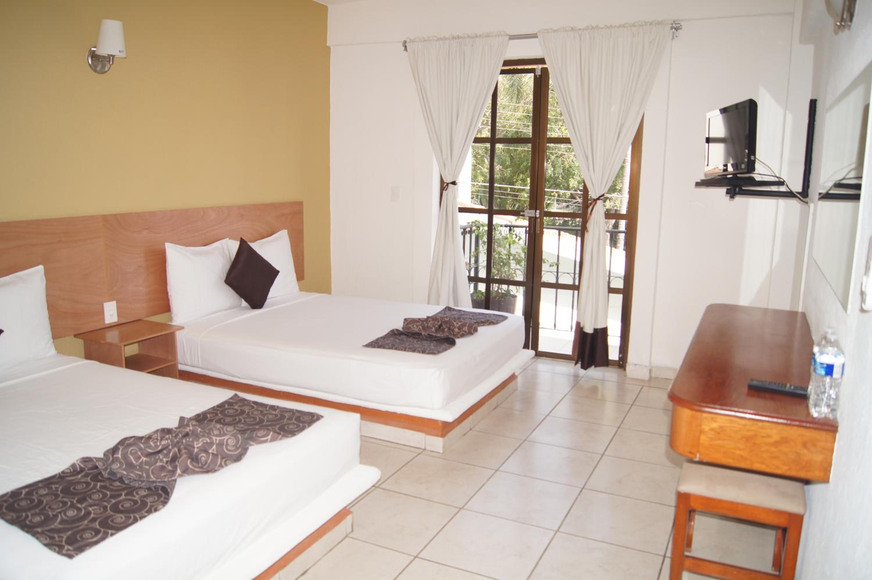 Double Room with Two Double Beds - Photo 3