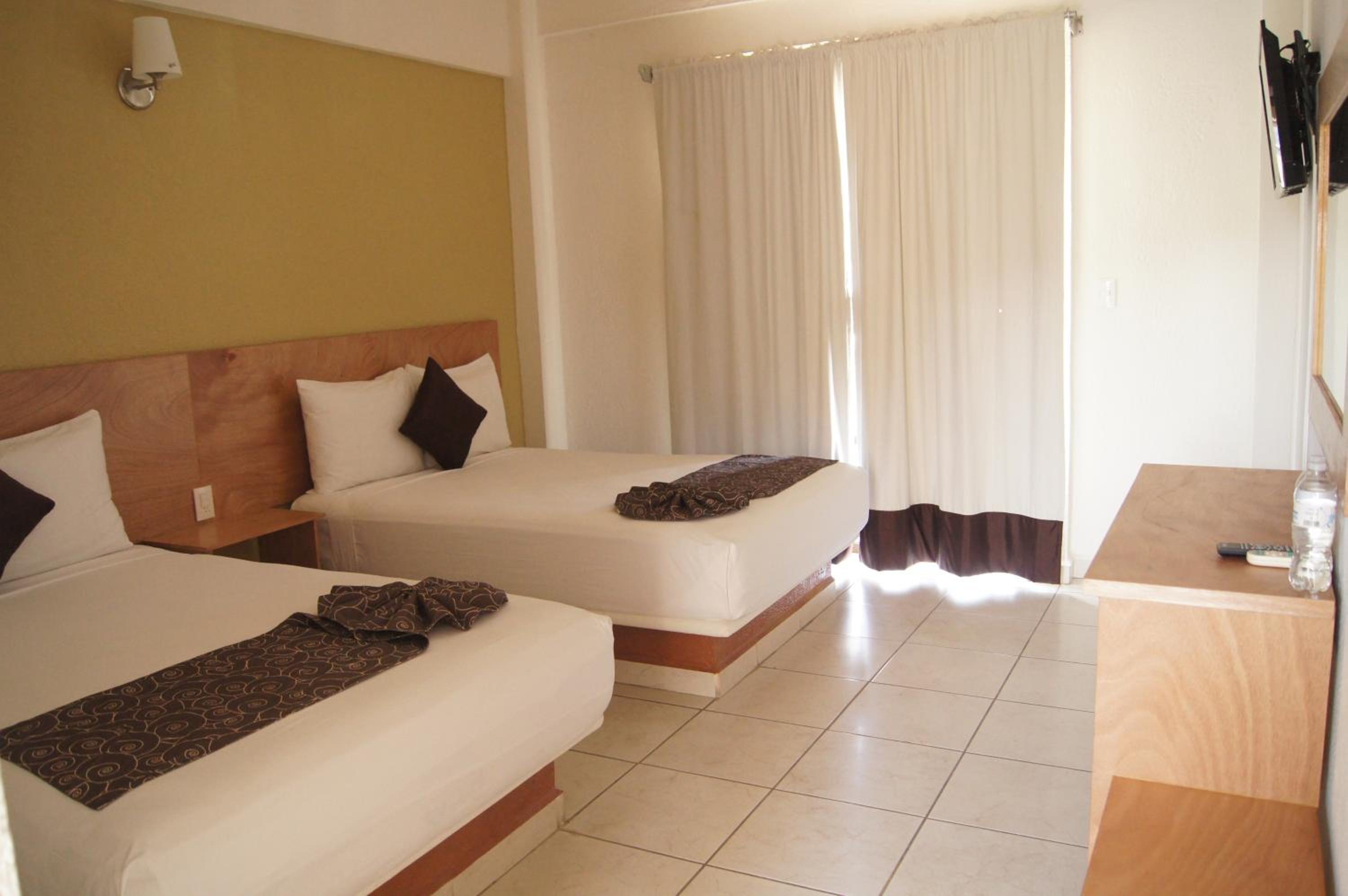 Double Room with Two Double Beds - Photo 2