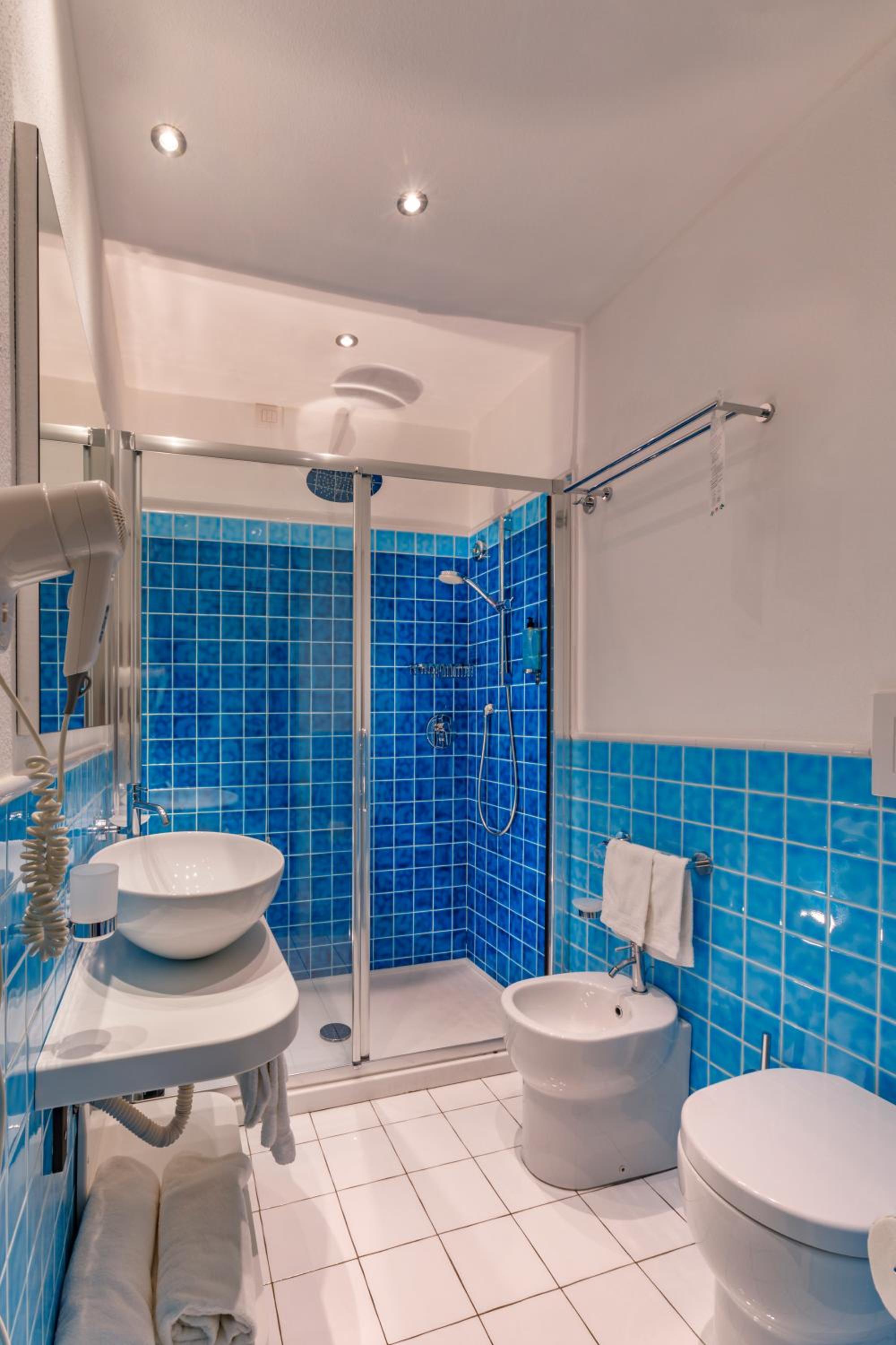 Deluxe Double Room - Photo 19