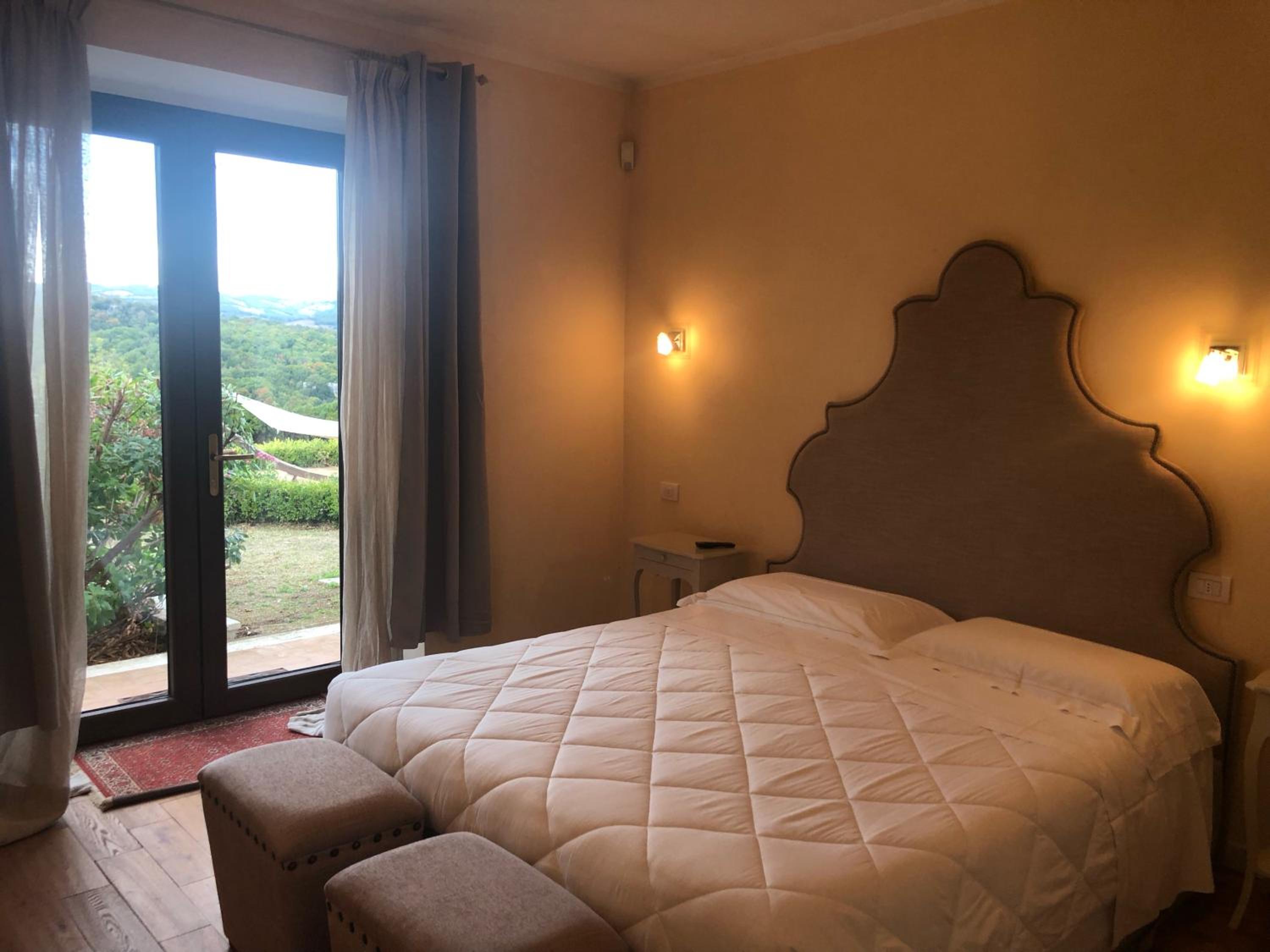 Deluxe Suite with Spa Bath photo 1