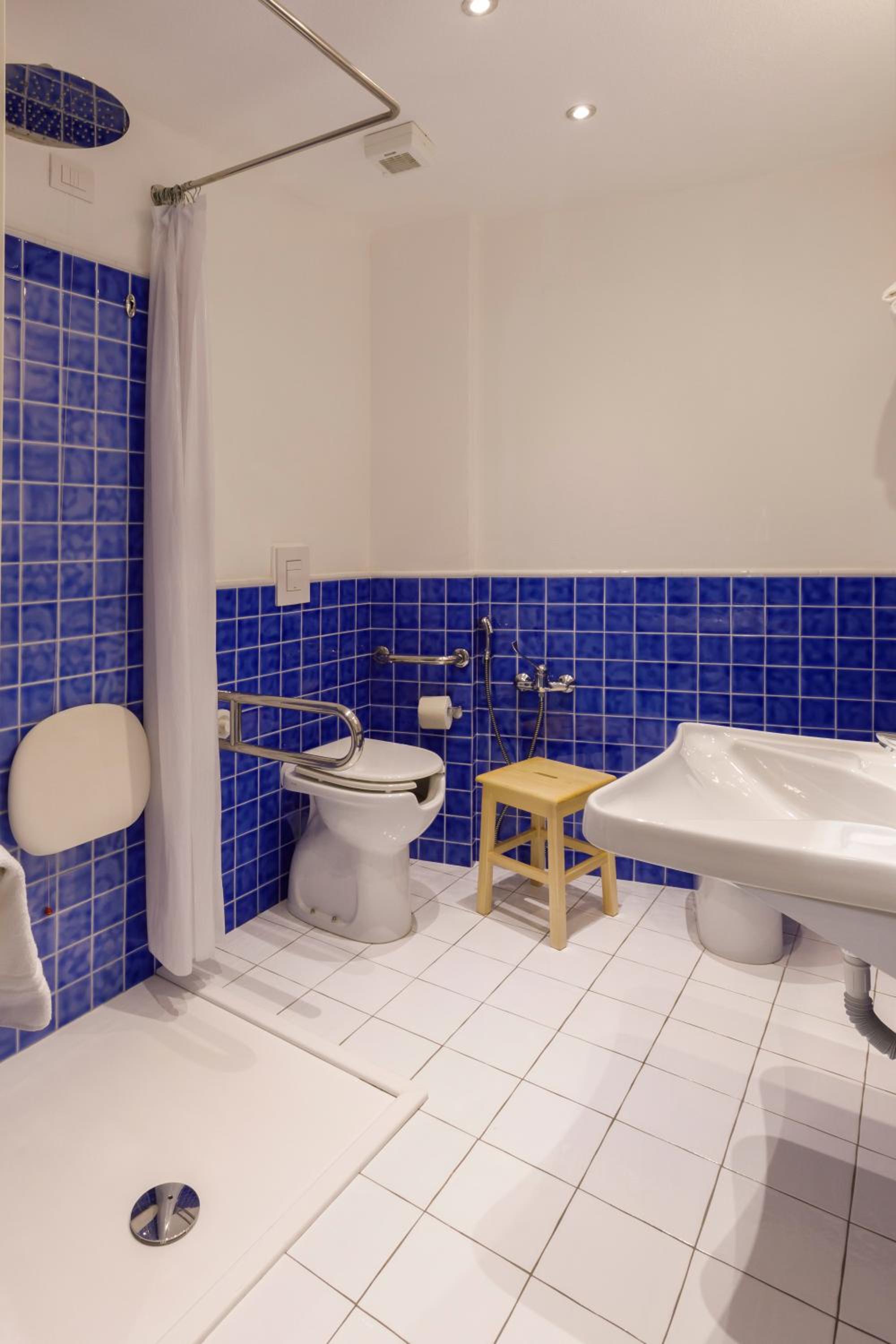 Double or Twin Room - Disability Access photo 3