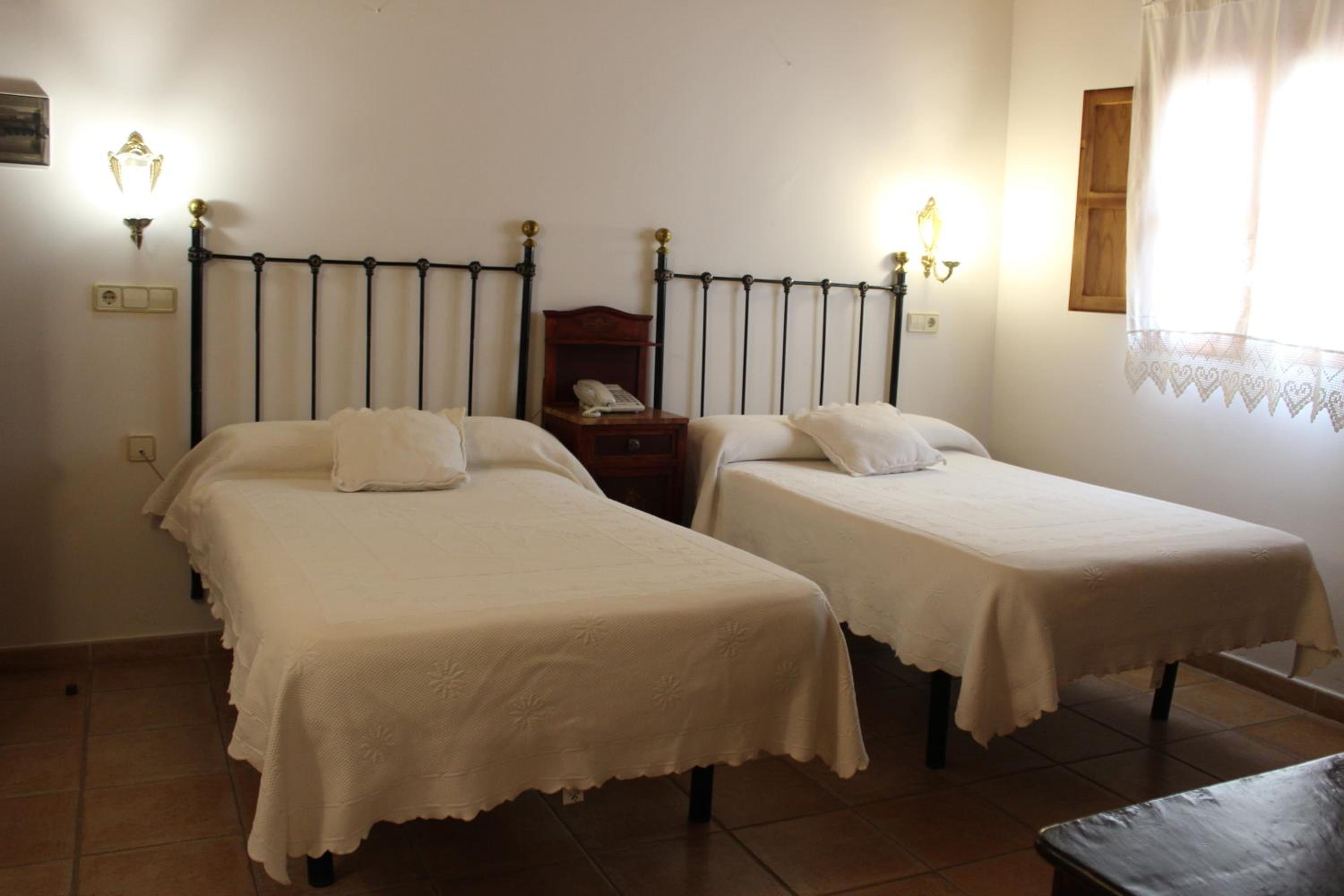 Twin Room - Photo 1