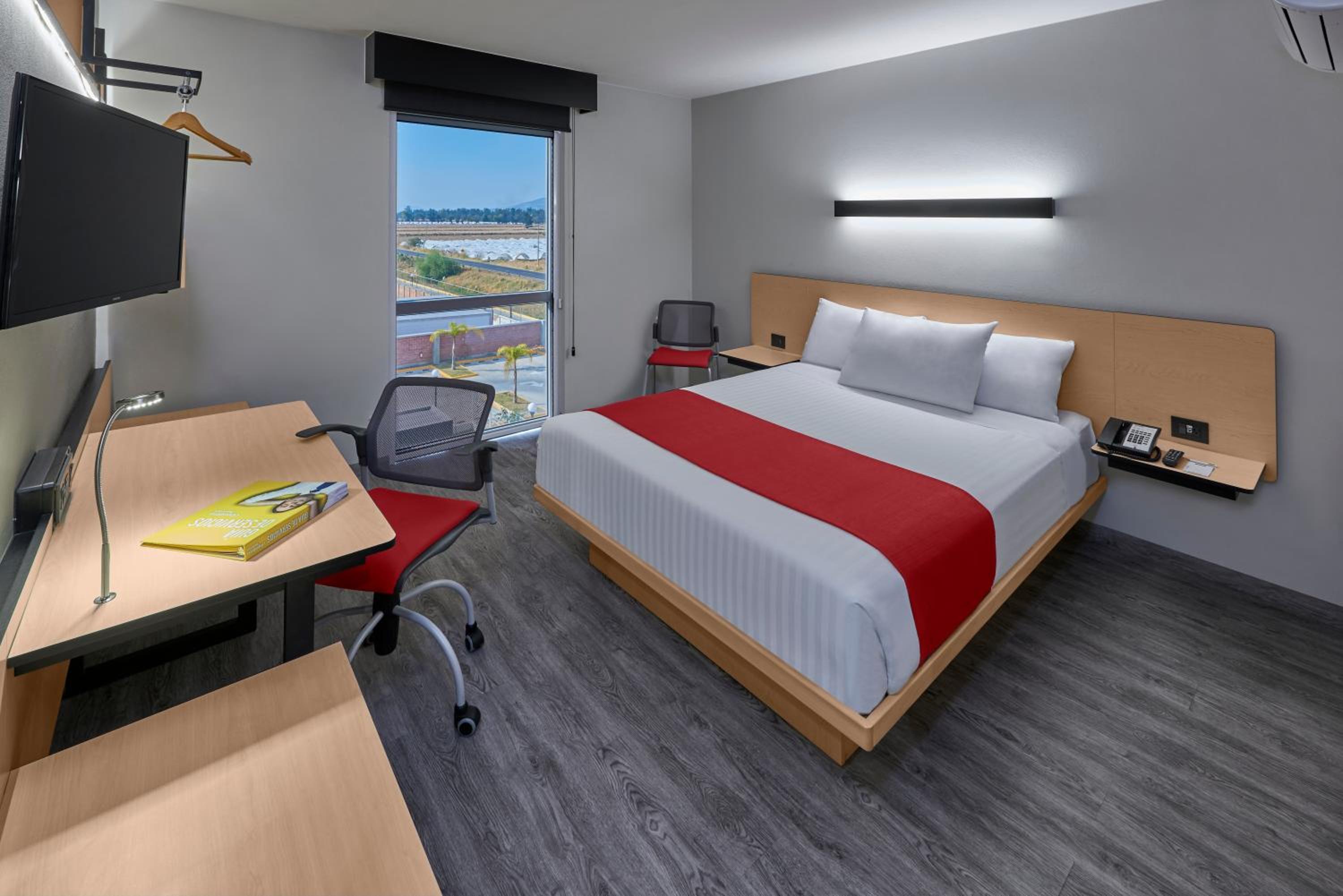 Deluxe Queen Room
