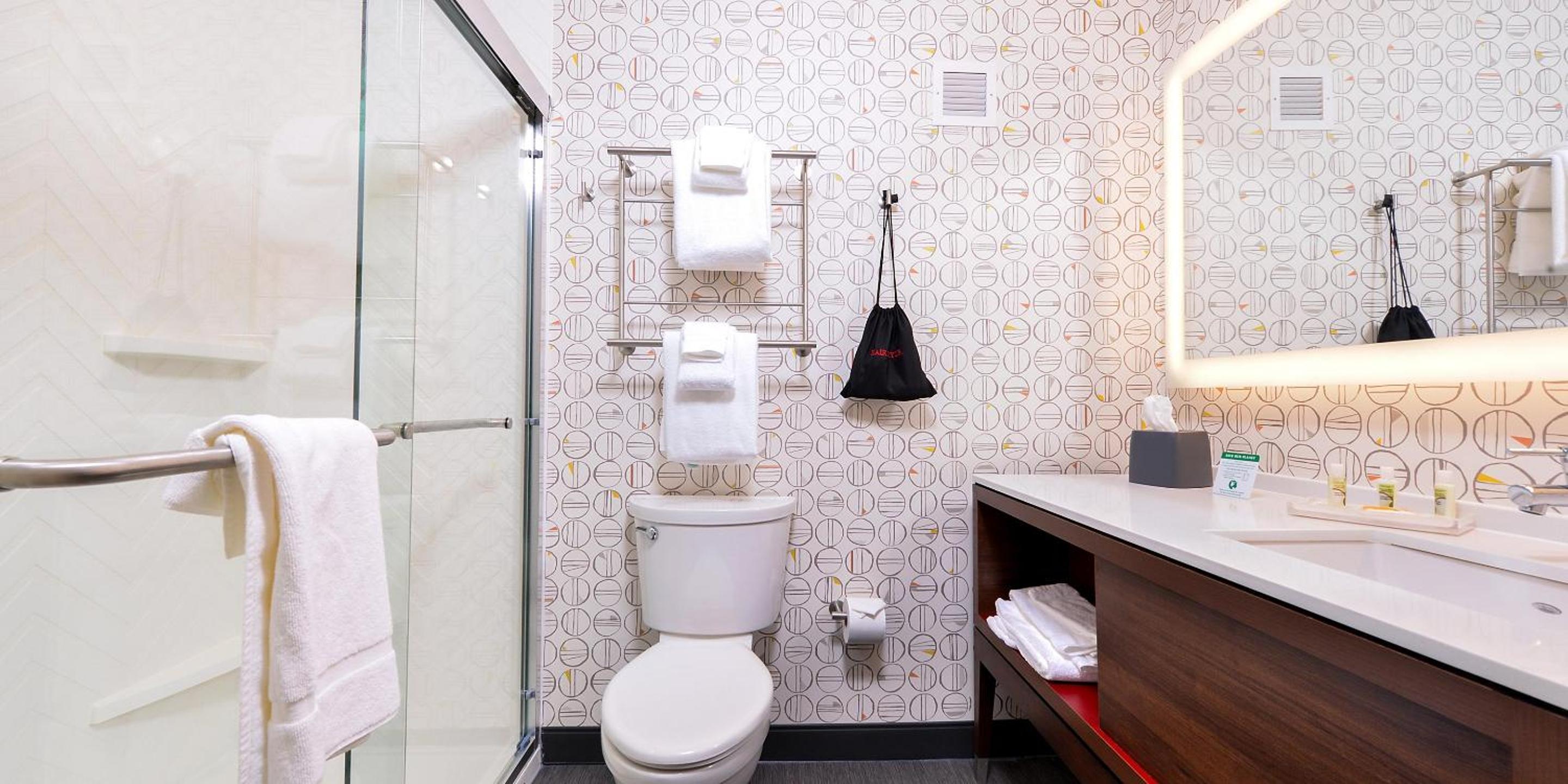 King Room - Hearing Accessible photo 2