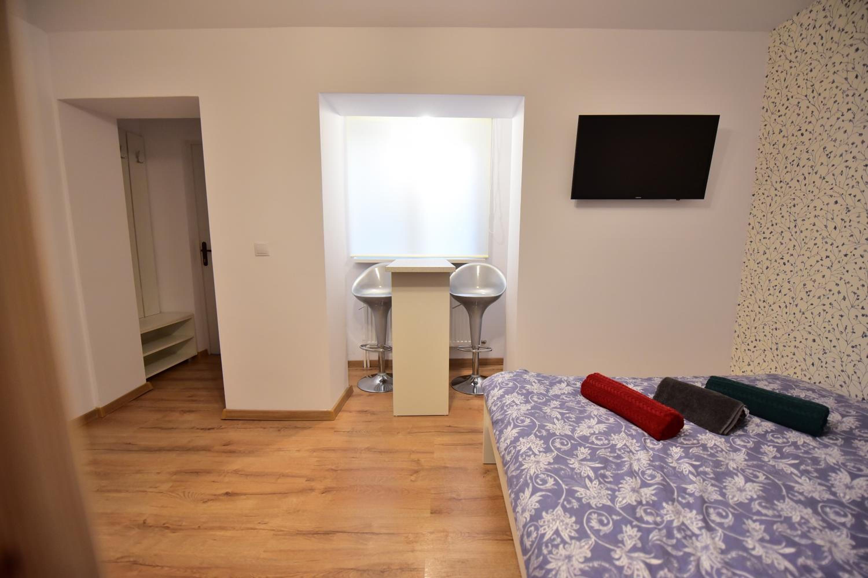 Apartment with Garden View - Photo 9
