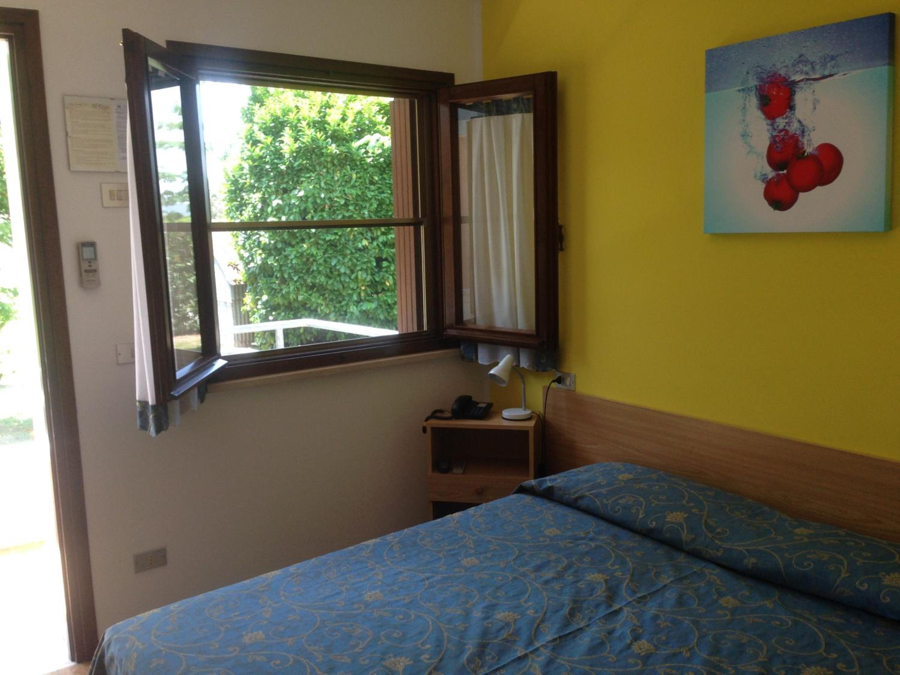 Standard Double or Twin Room with Garden View photo 2