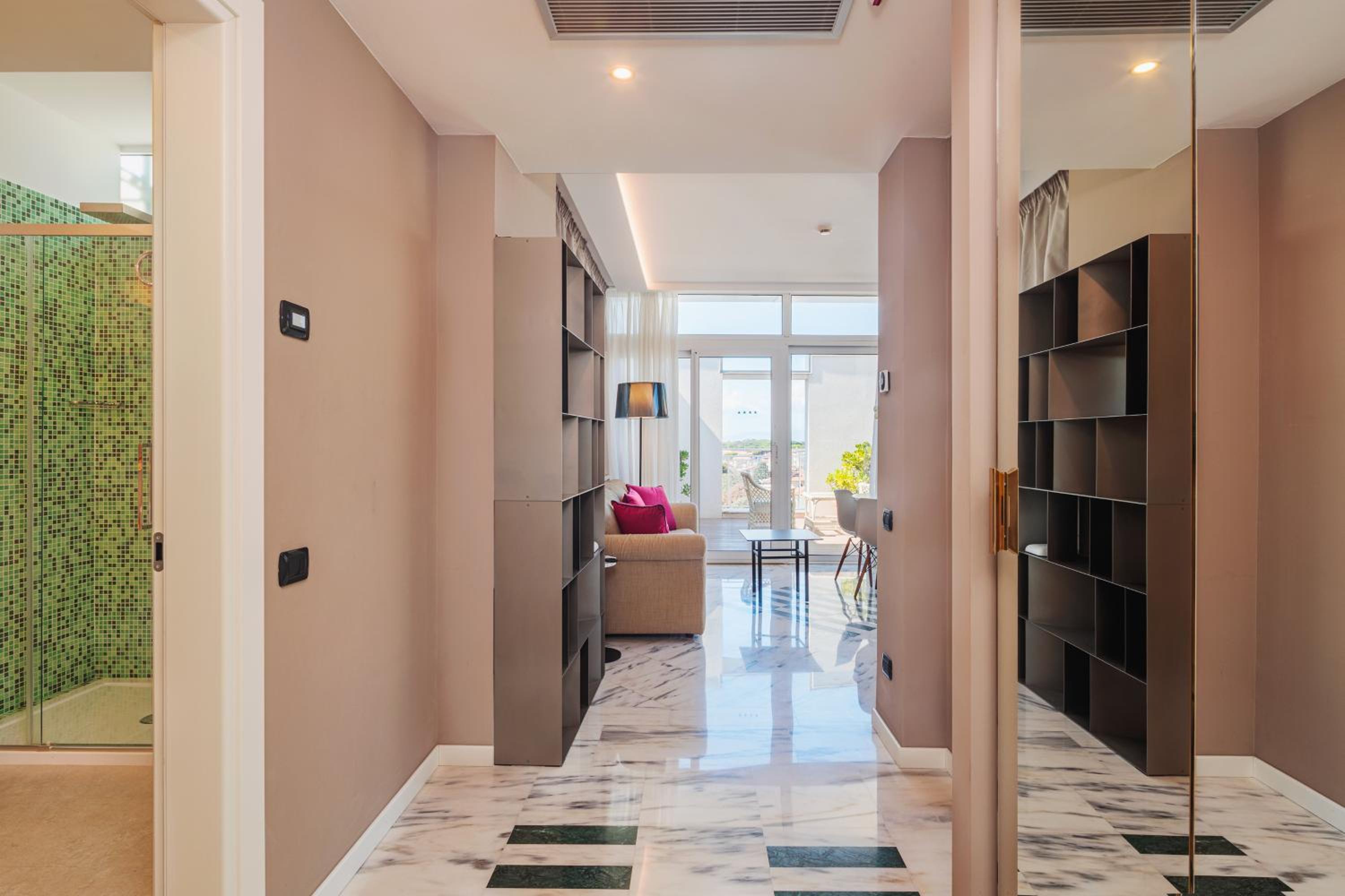 Executive Suite with Terrace - Photo 12