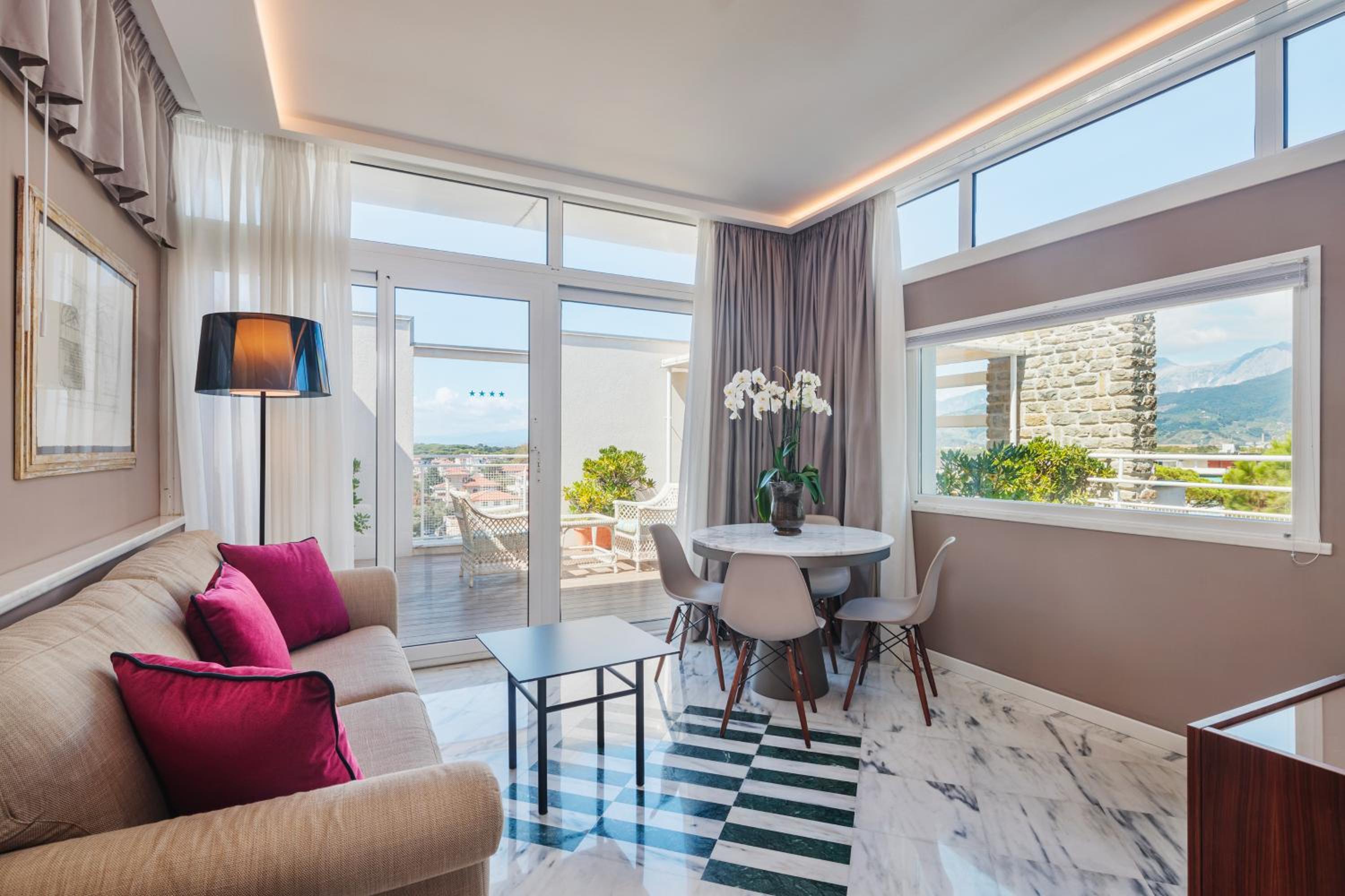 Executive Suite with Terrace - Photo 13