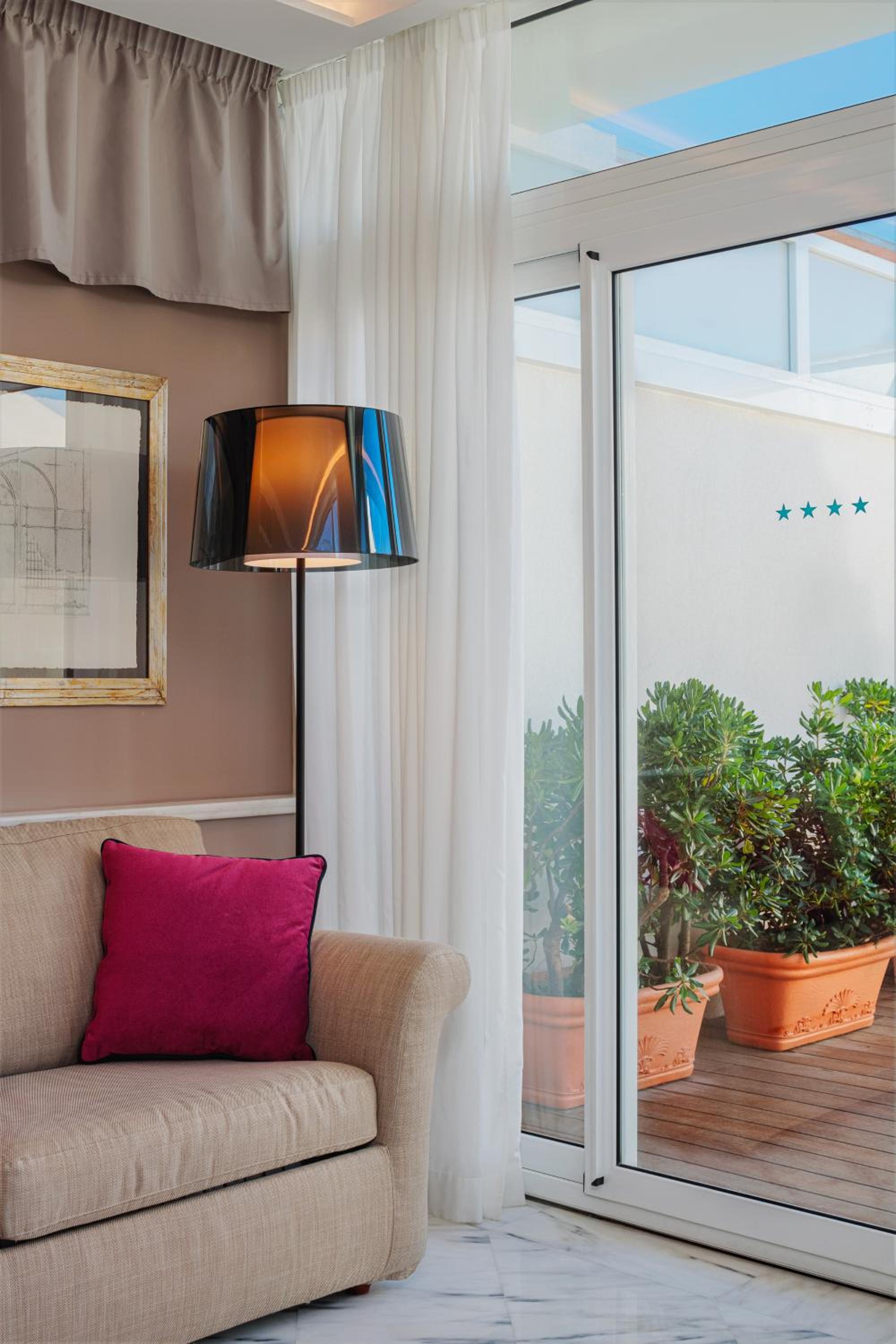 Executive Suite with Terrace - Photo 7