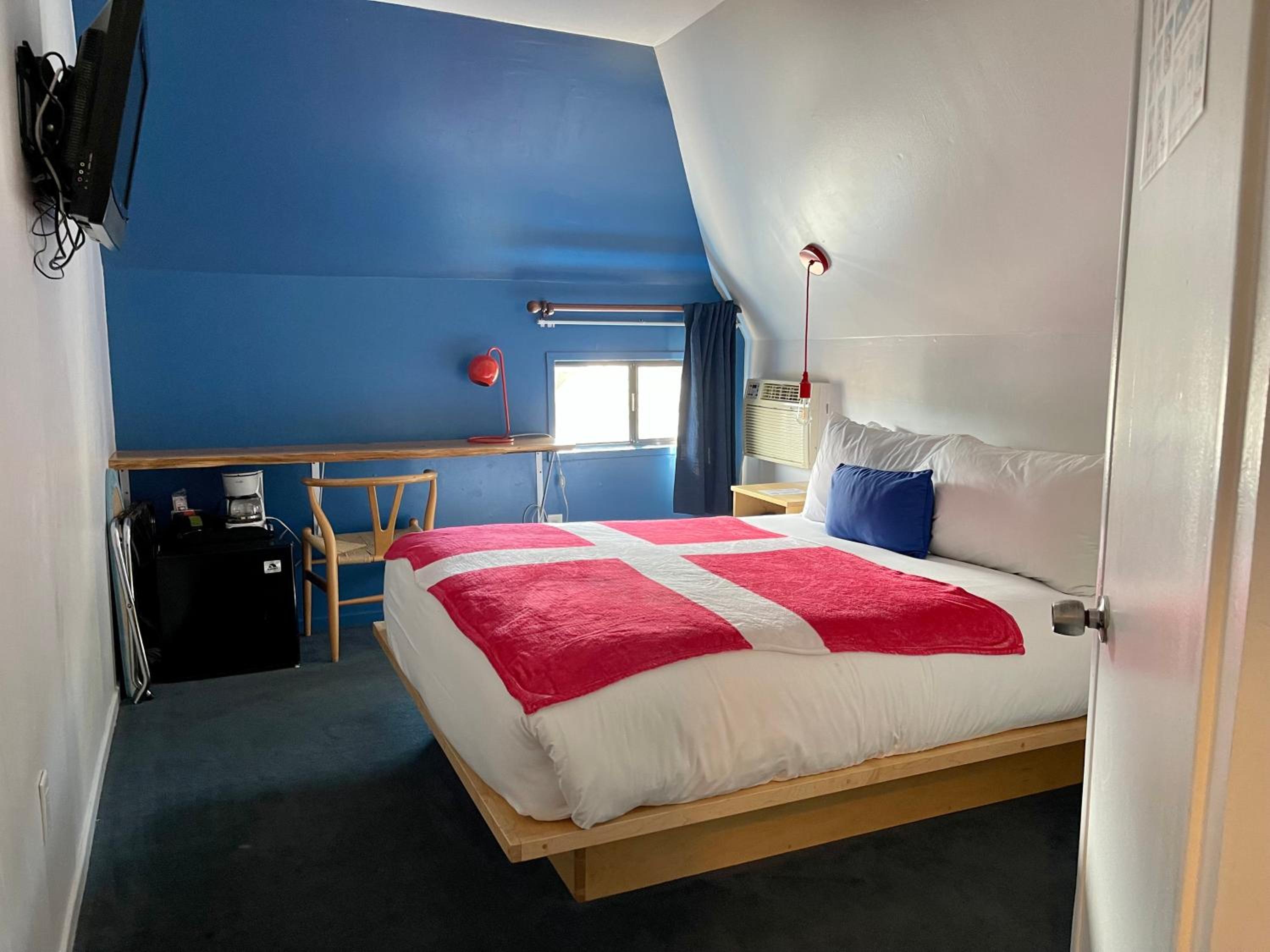 Budget Queen Room