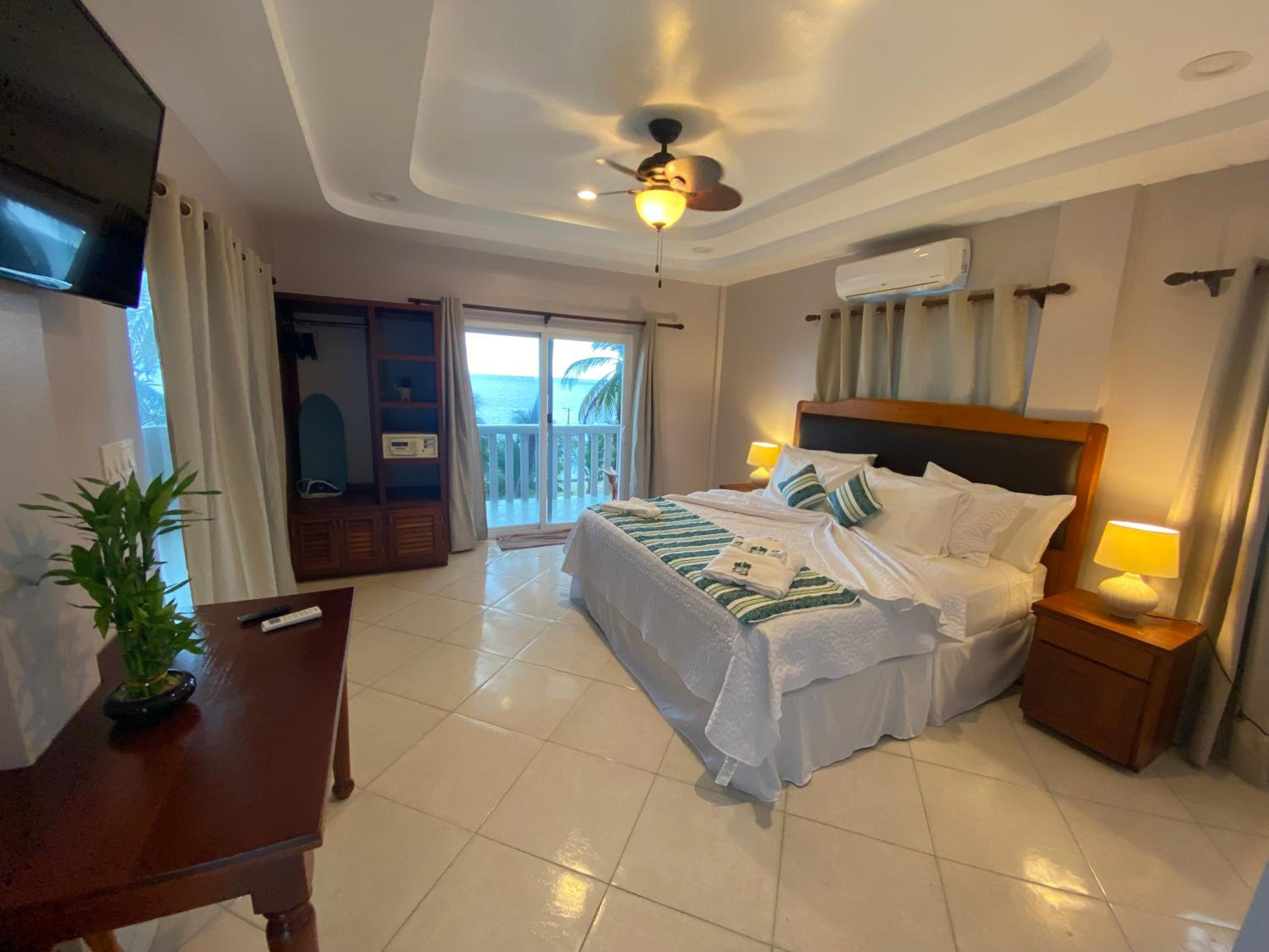 King Suite with Sea View (Islander Master Seaview Suite) photo 2