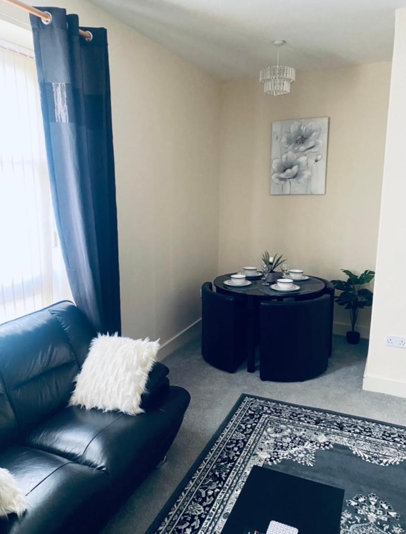 One-Bedroom Apartment photo 2