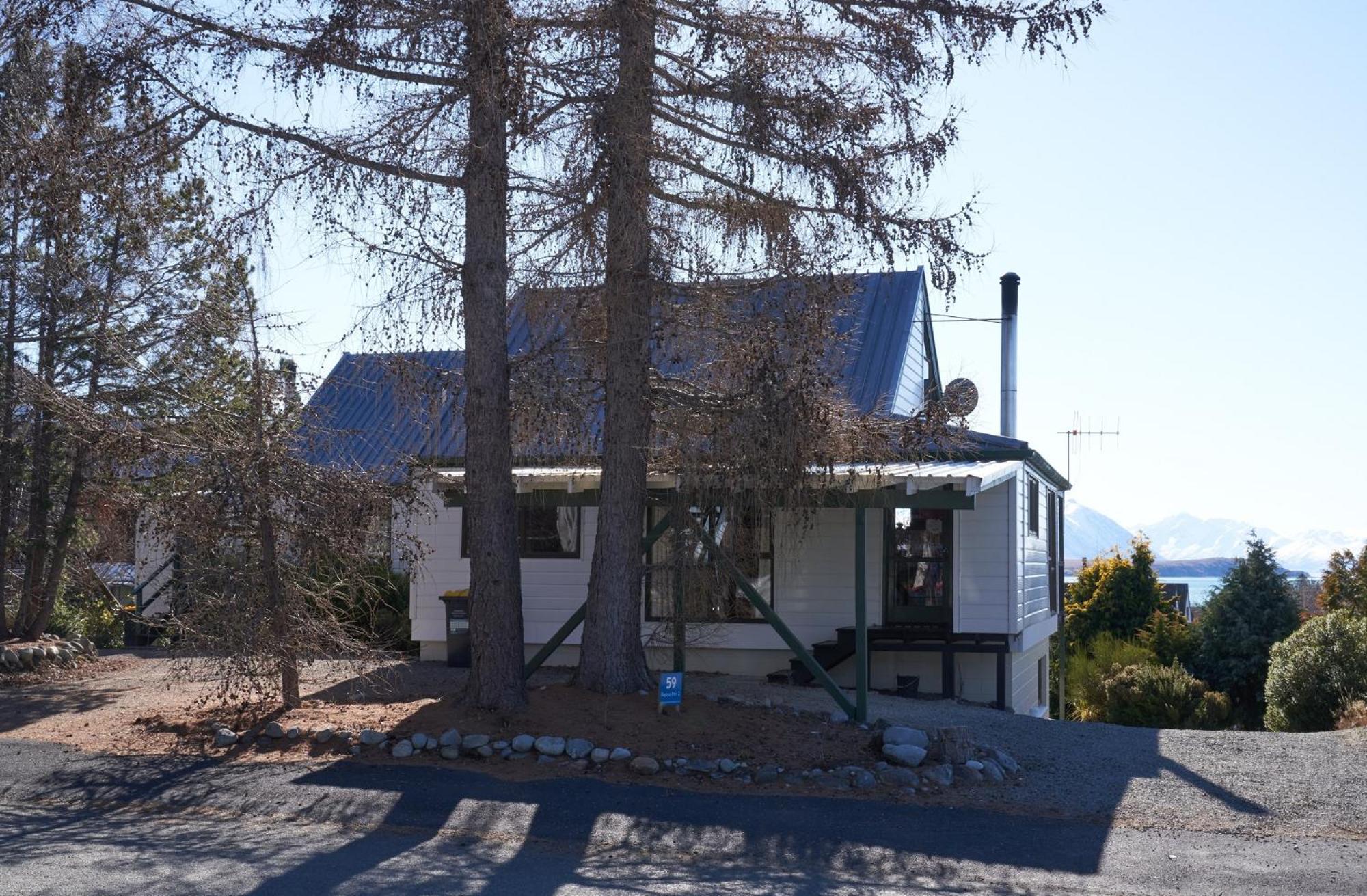 Three-Bedroom House photo 3