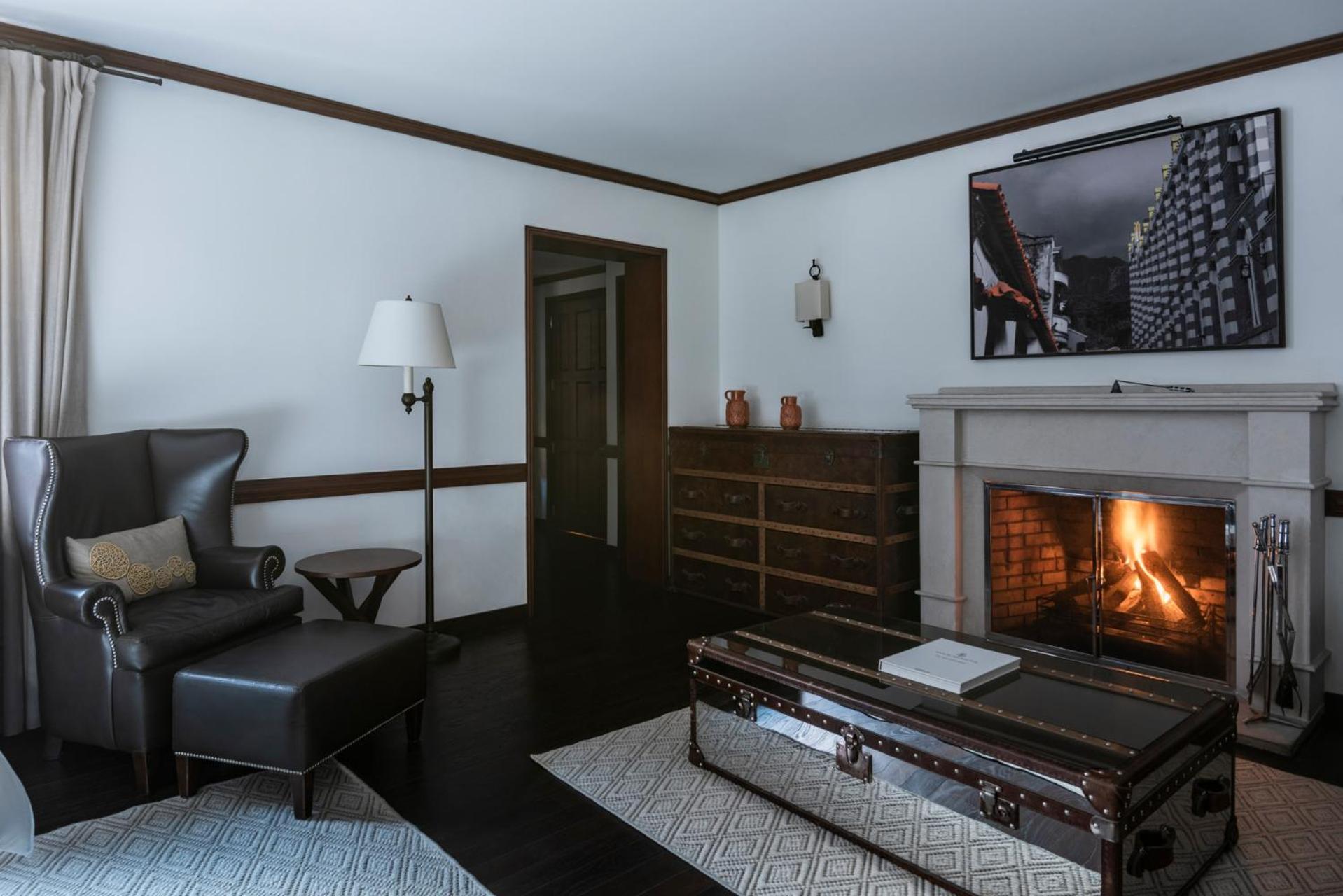 Grand Premier Room with Fireplace - Photo 1
