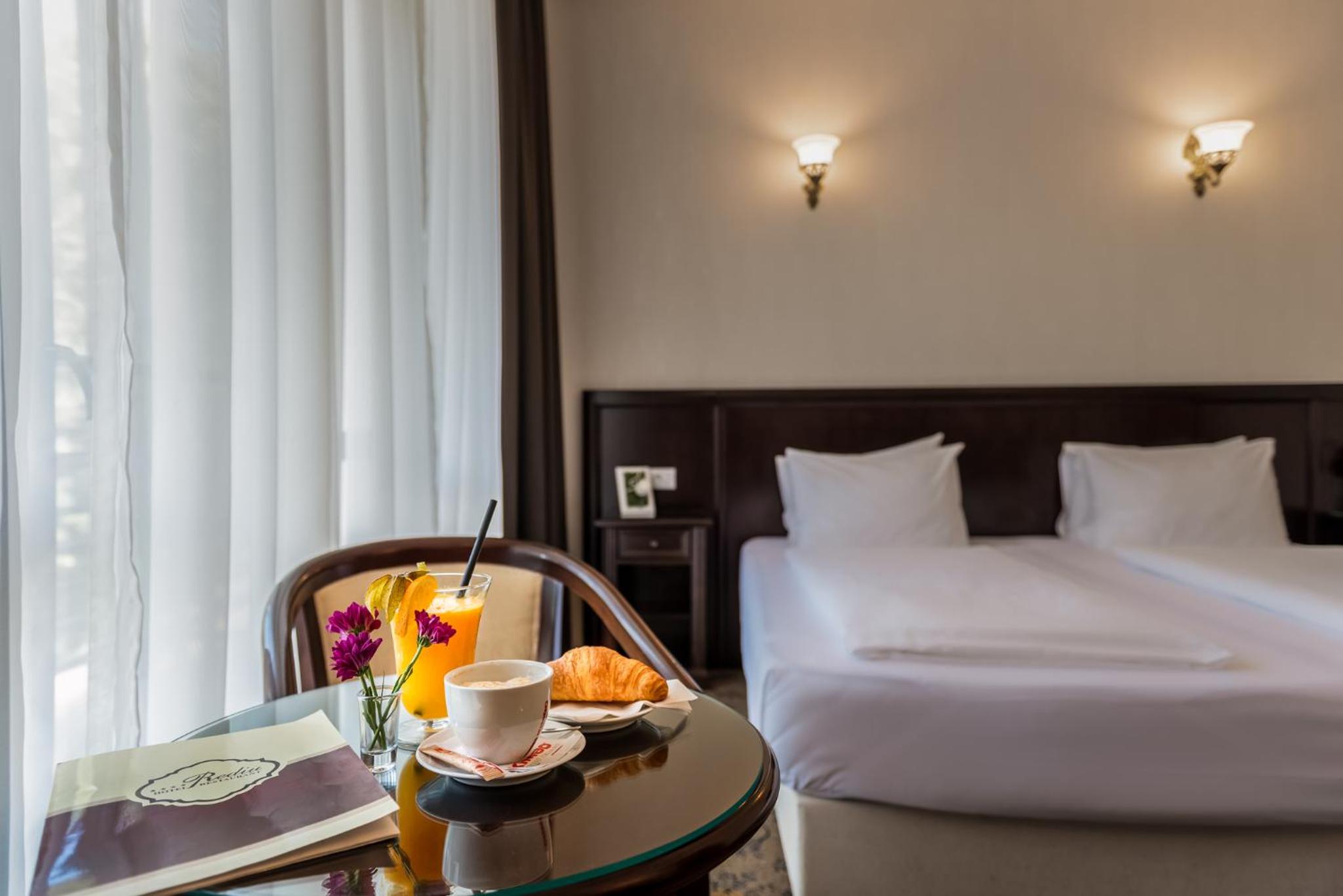 Deluxe Double or Twin Room - Photo 8