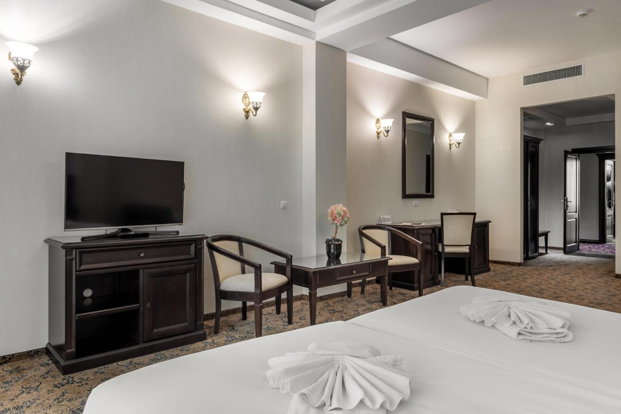 Suite - Photo 10