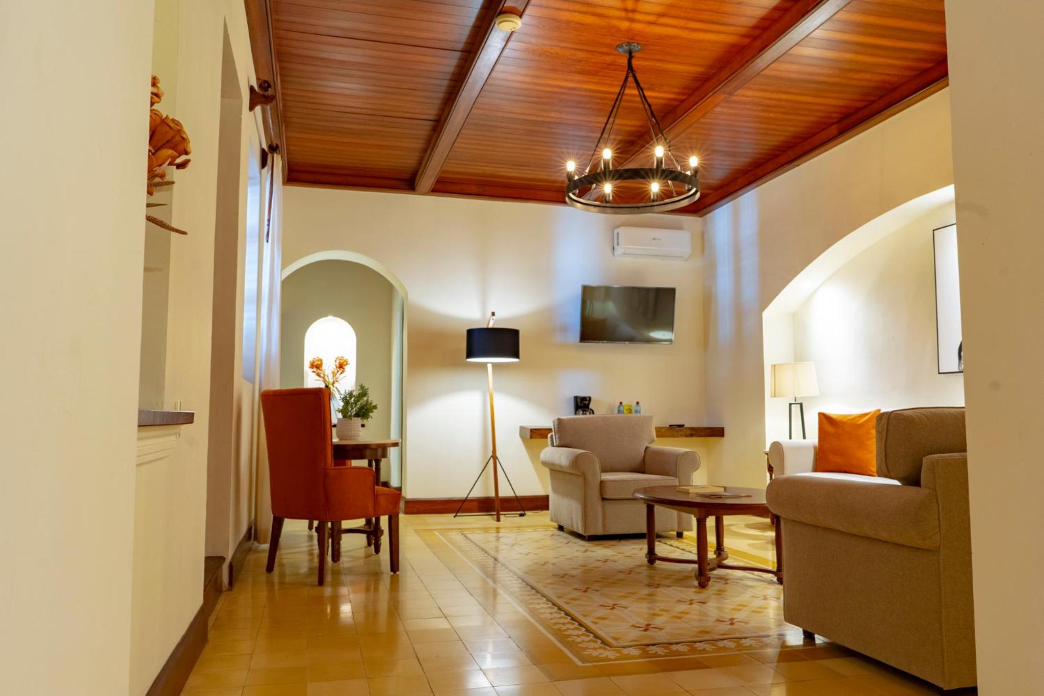 Deluxe Suite - Photo 1