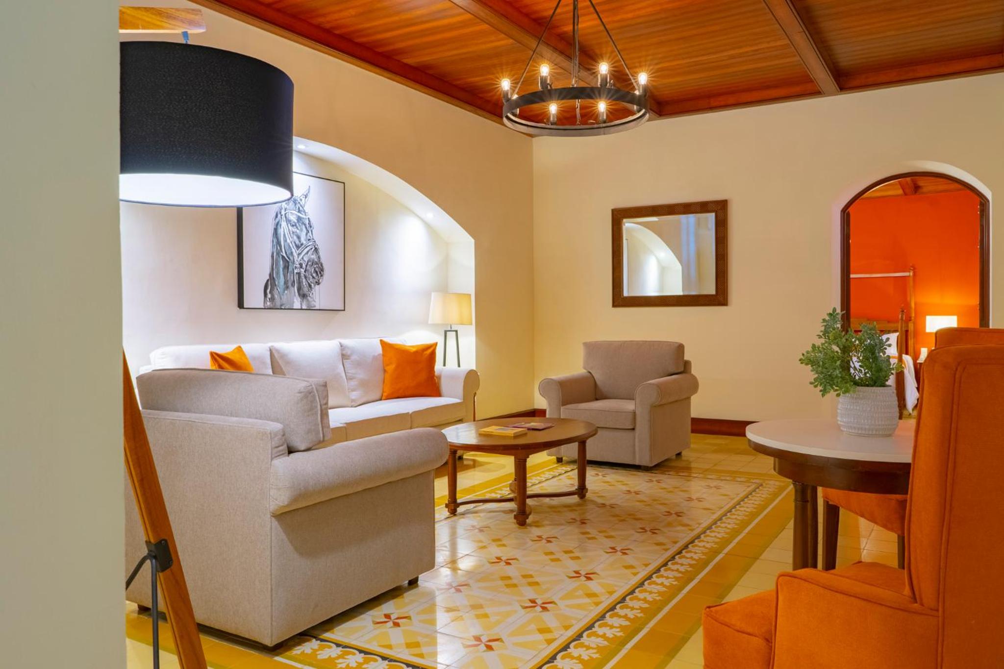 Deluxe Suite - Photo 2