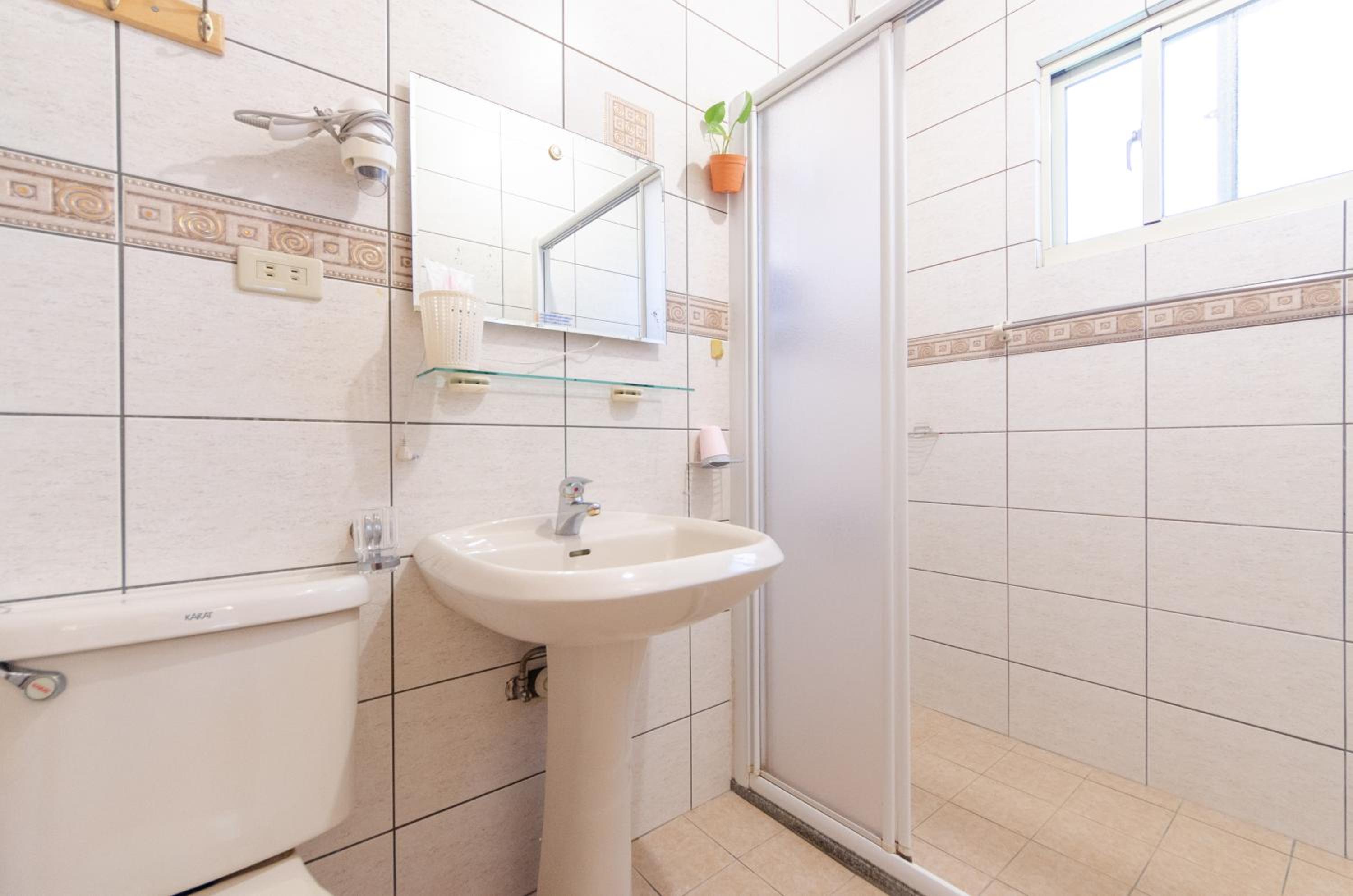 Family Room with Bathroom photo 3