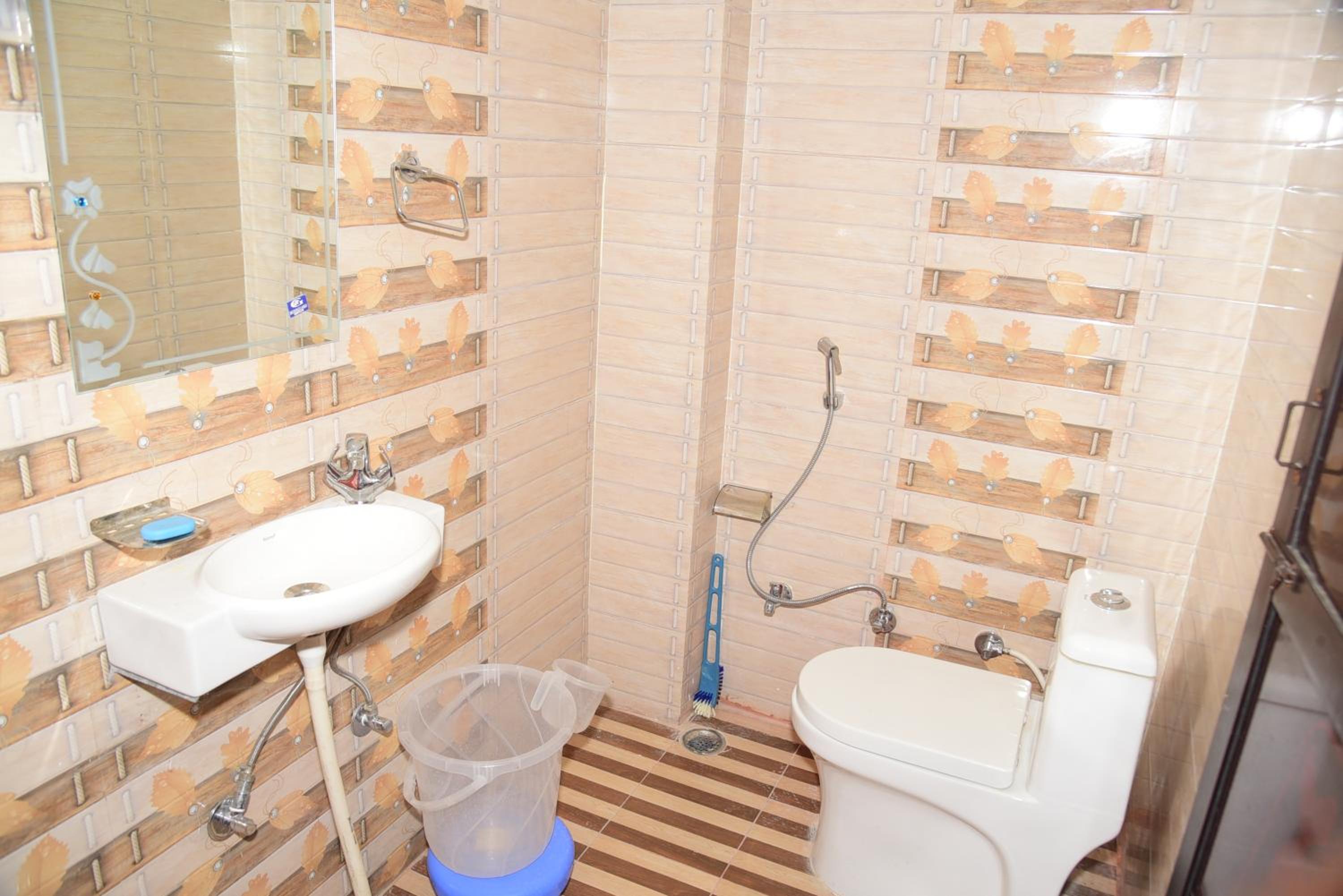 Deluxe Room - Photo 12